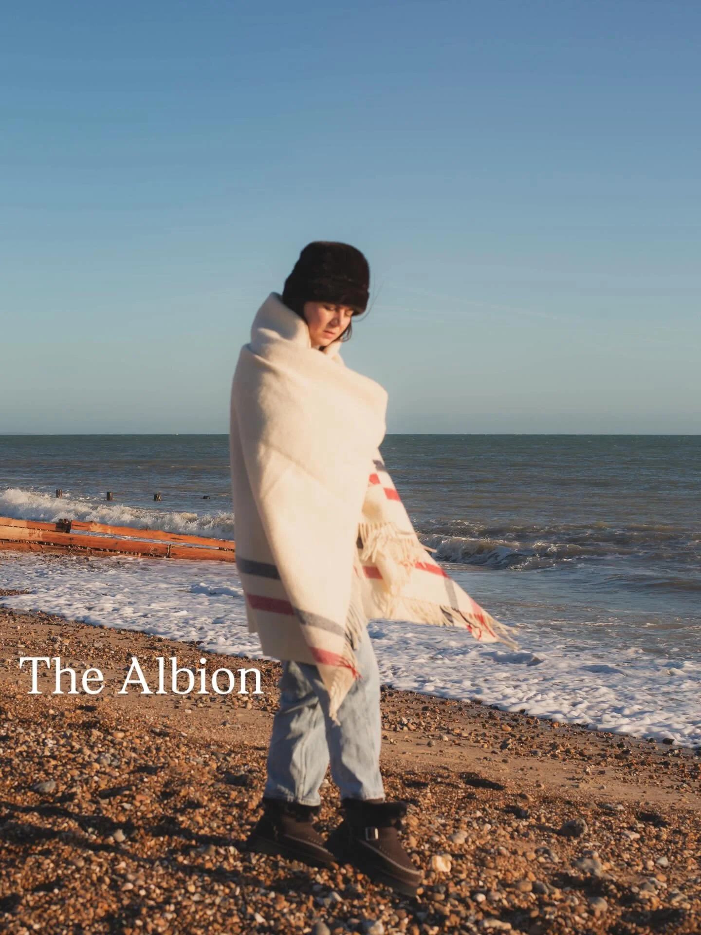 The Albion: A coastal classic. 🌊🐚
There is something about the British seaside in winter that demands a certain kind of warmth.
Thanks to @photos4frames for the fab photographs. 
The Albion Throw is crafted from 100% pure new wool by Royal Warrant 