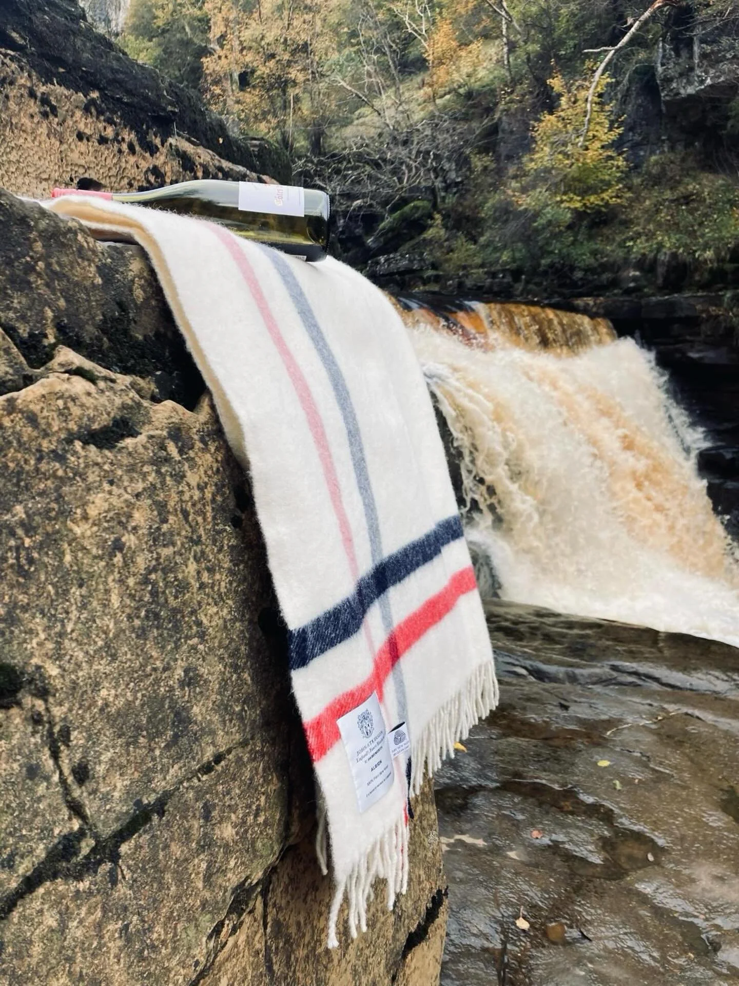 Where the wild meets the woven. 
The Albion is more than just a throw; it&rsquo;s a piece of heritage designed to withstand the elements while keeping you in total comfort. Whether you&rsquo;re chasing waterfalls or curling up by the fire, its timele