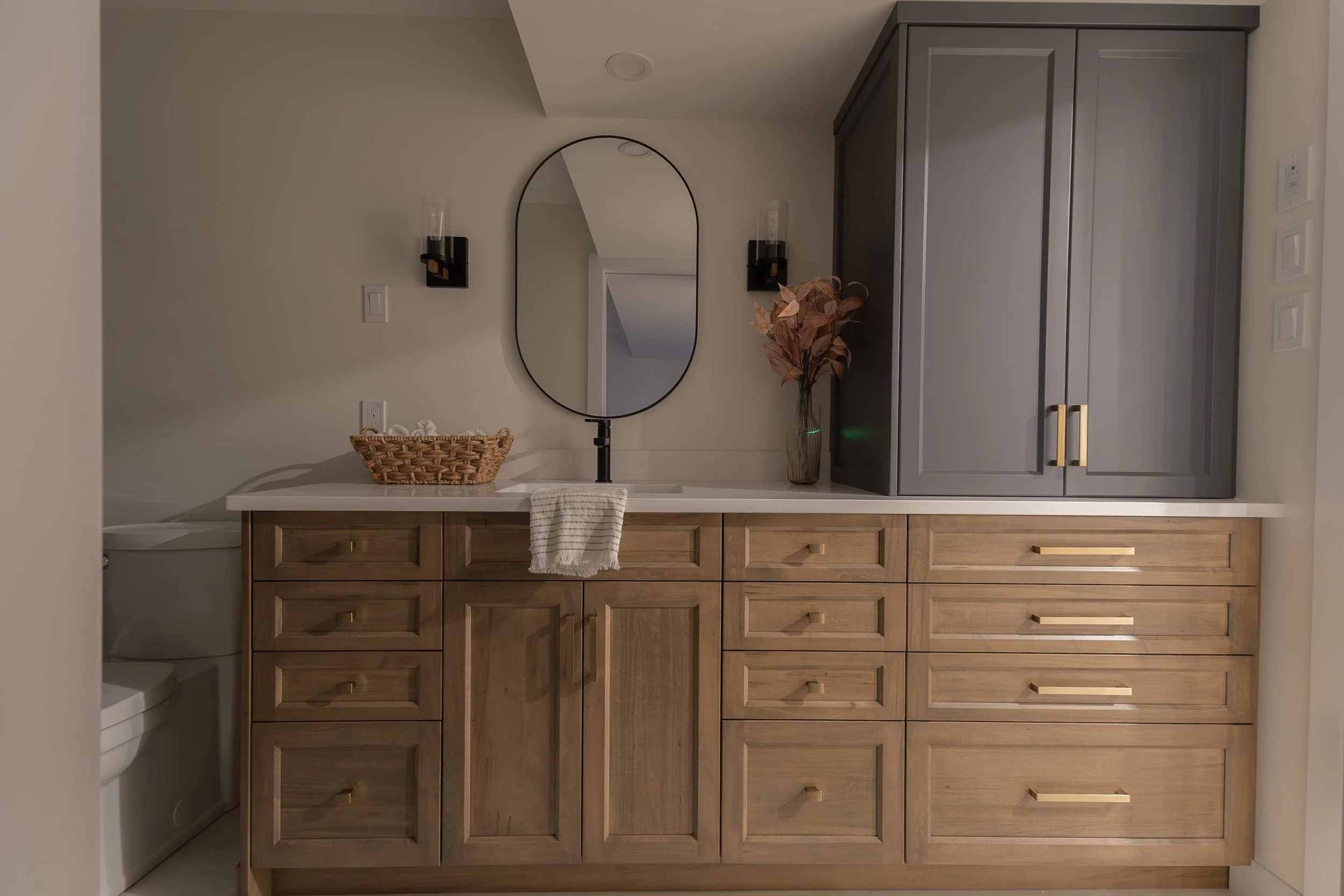 Brown Vanity IMG_9965.jpg