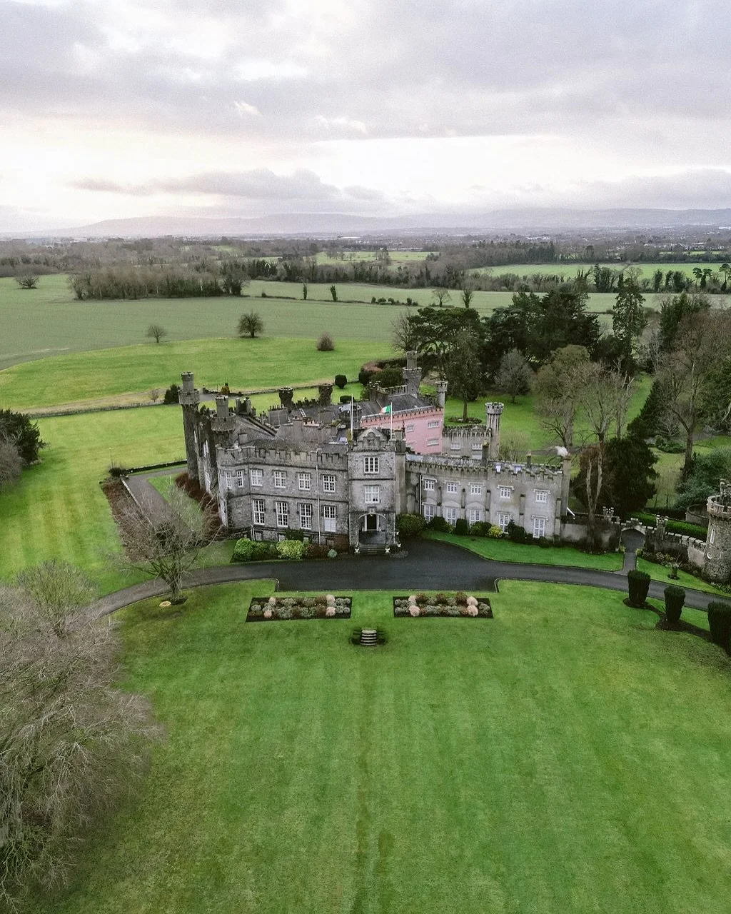 Still on cloud 9 from the most fabulous tour of Ireland last week. @embarkbeyond and @tarafayevents really pulled out all of the stops to show us the best of Ireland and its extraordinary offerings for weddings and events. @cecinewyork didn&rsquo;t m