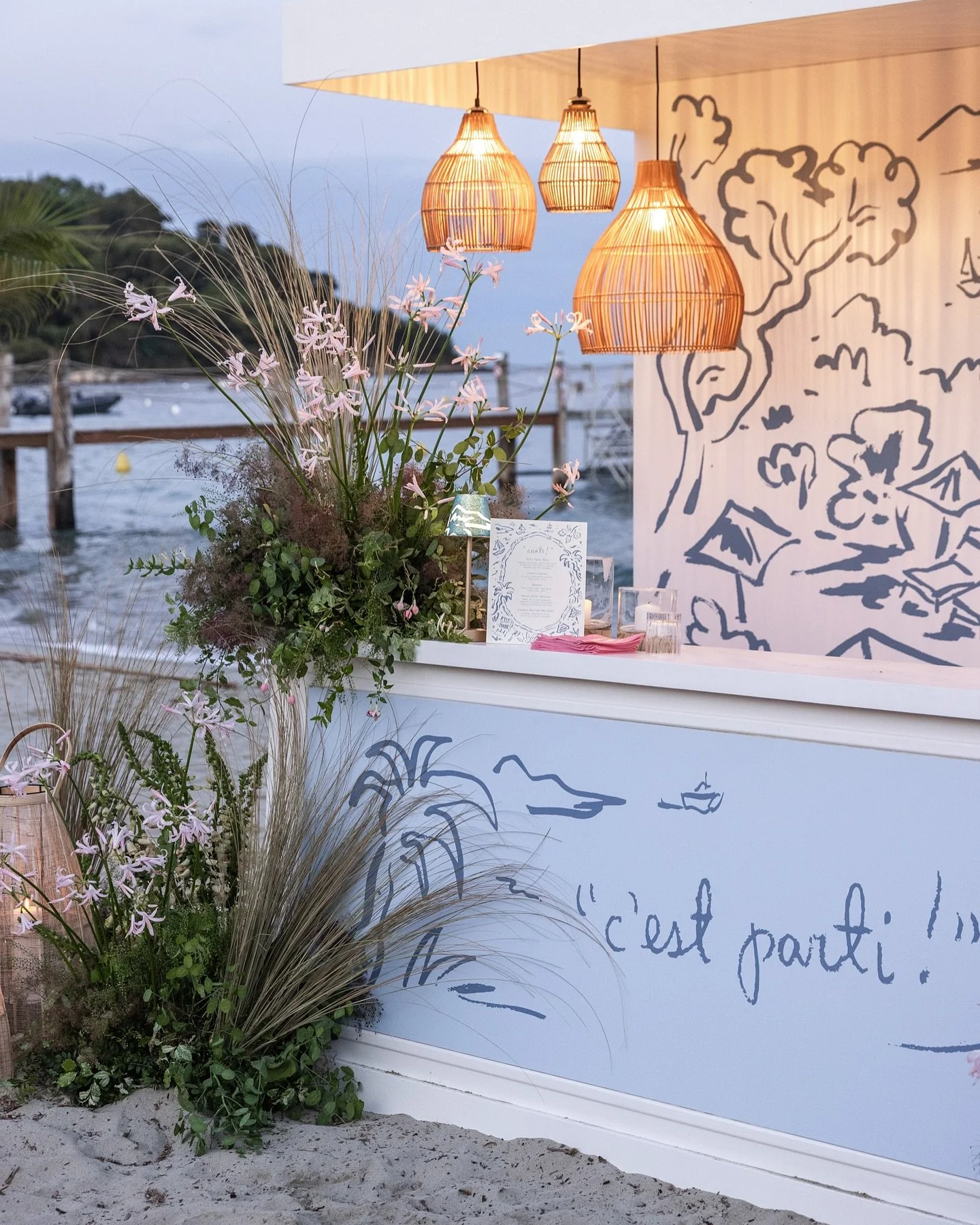 Annie and Val welcomed guests to Saint-Tropez with a chic seaside welcome party at @jardintropezina Beach Club. Honoring the couple's plant-based ethos, the Tropezina chef designed a French-inspired menu of exquisite vegetarian small plates. @djglenj