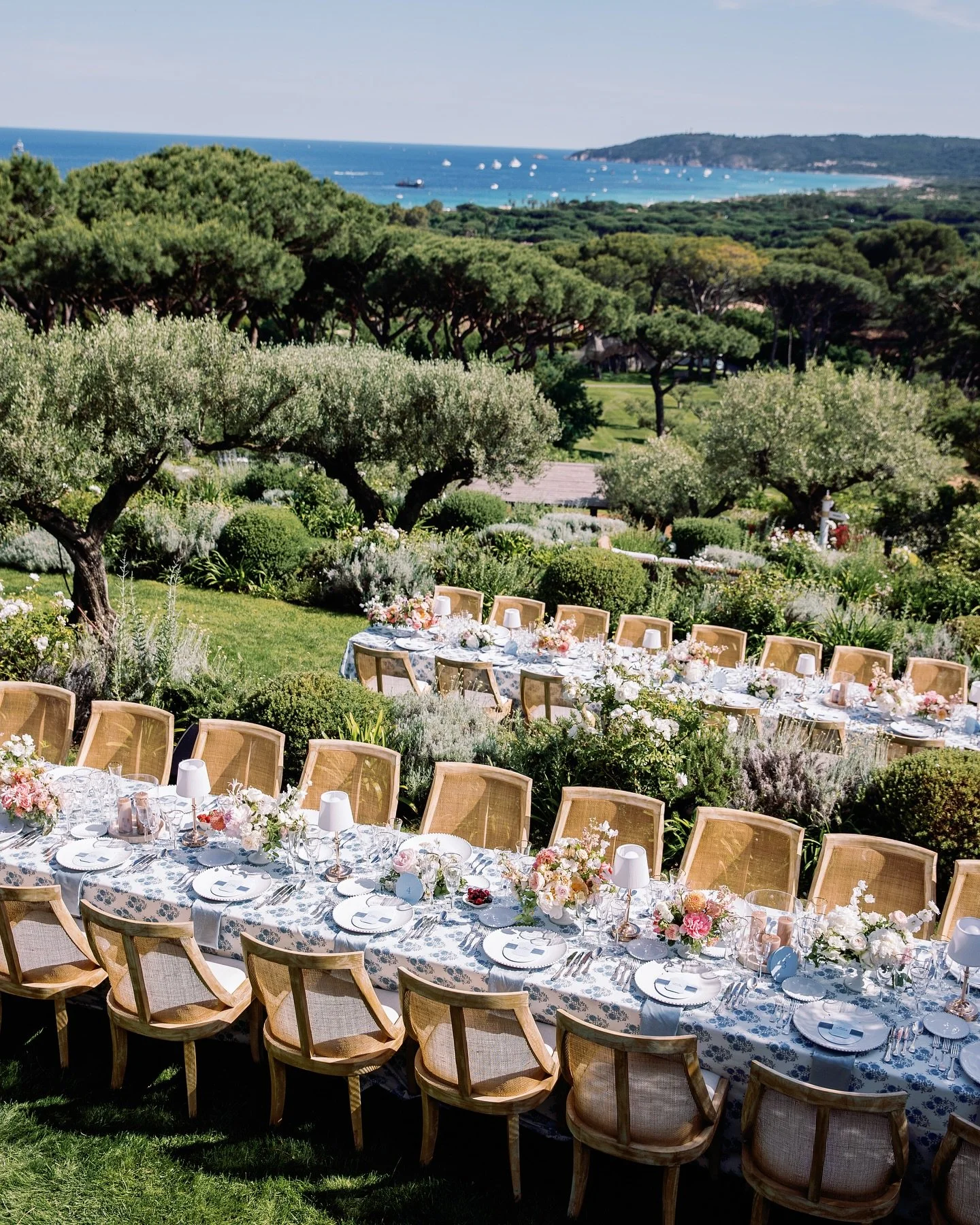 Annie and Valeria chose the iconic Airelles Saint-Tropez, Ch&acirc;teau de la Messardi&egrave;re, as the location for a romantic wedding like no other. The Pampelonne garden, a lush Provencal garden situated on the hill overlooking Saint Tropez, with