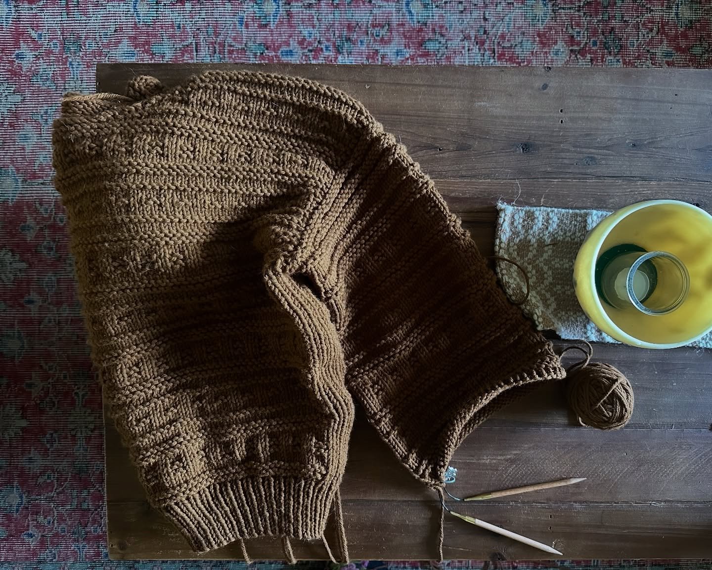 Making progress on my cozy knitted sweater! 🧶 One sleeve down, one to go. This soft yarn is a dream to work with. #knit #knitting #knitsweater #yarn #fiber #knitterofinstagram #brooklyntweed