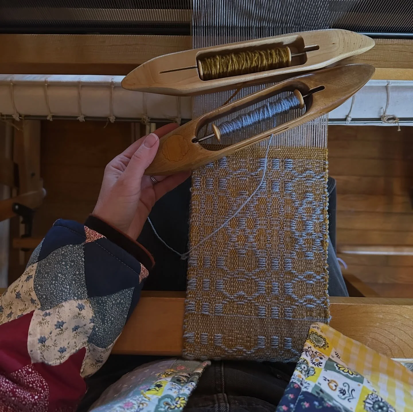 I took a little break from my weaving work over the holiday season. Keeping my mind &amp; hands busy with small weavings on the loom and stitching my woven blanket.(from a wonderful class with @amberm.jensen a few months back)&hearts;️🧶