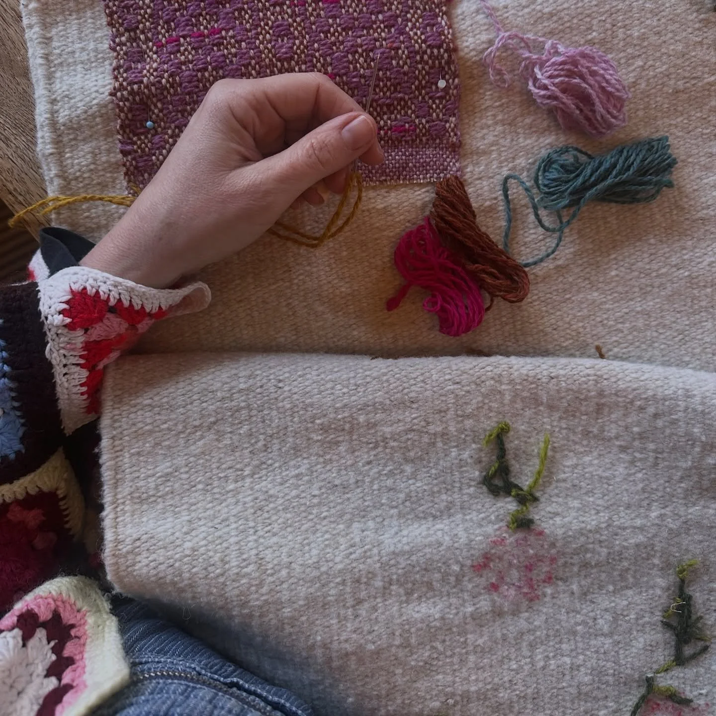 Embroidering my weavings onto a wool rug. I am loving each step of this lovely project!!🩷❤️🩷❤️
#weave #weaving #wool #textile