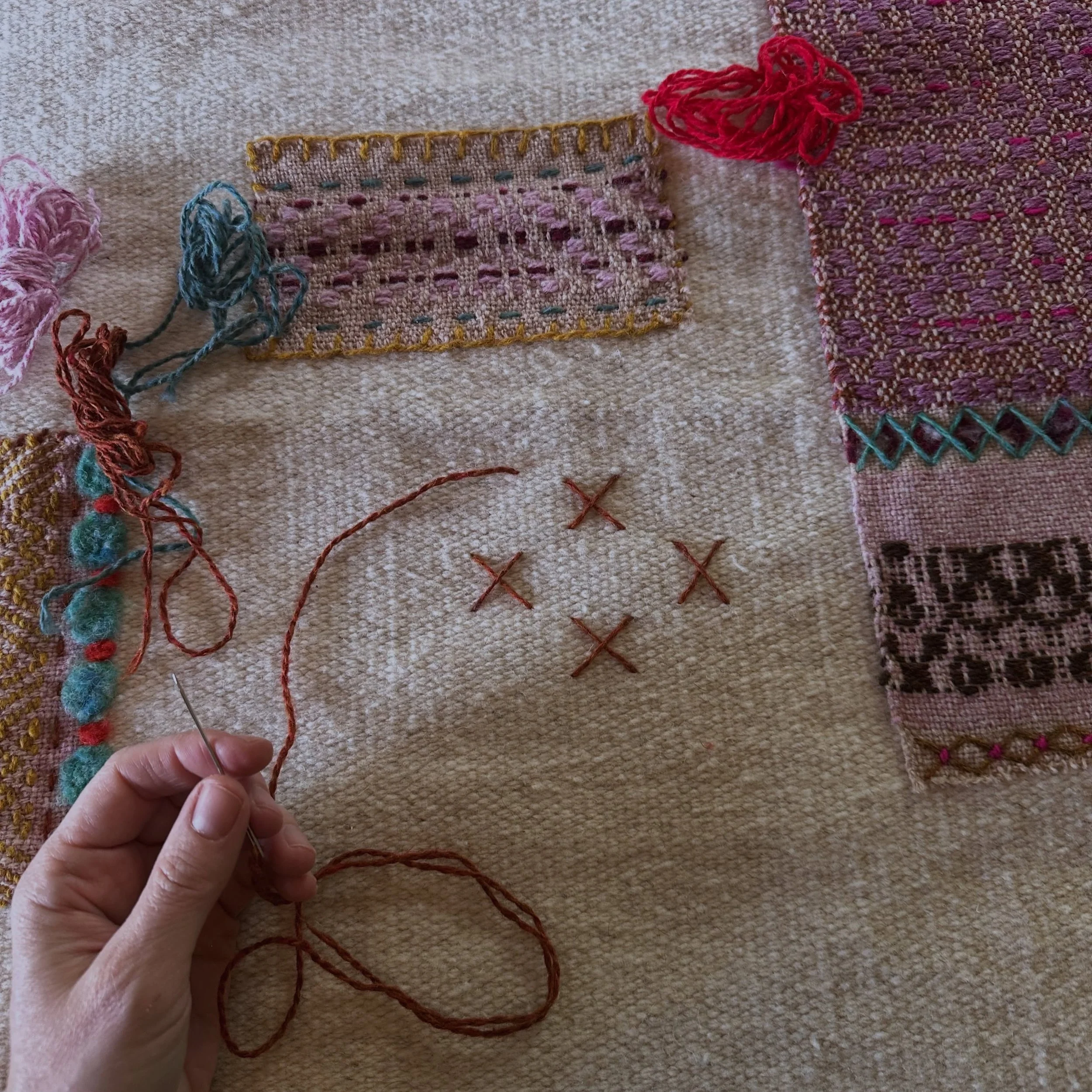 Almost finished with my wool rug embellished with little weavings and stitches. I have really enjoyed working on this wooly project from @amberm.jensen amberm.jensen studio workshop. So many great textures and colors!! I just love it.

Also the May g