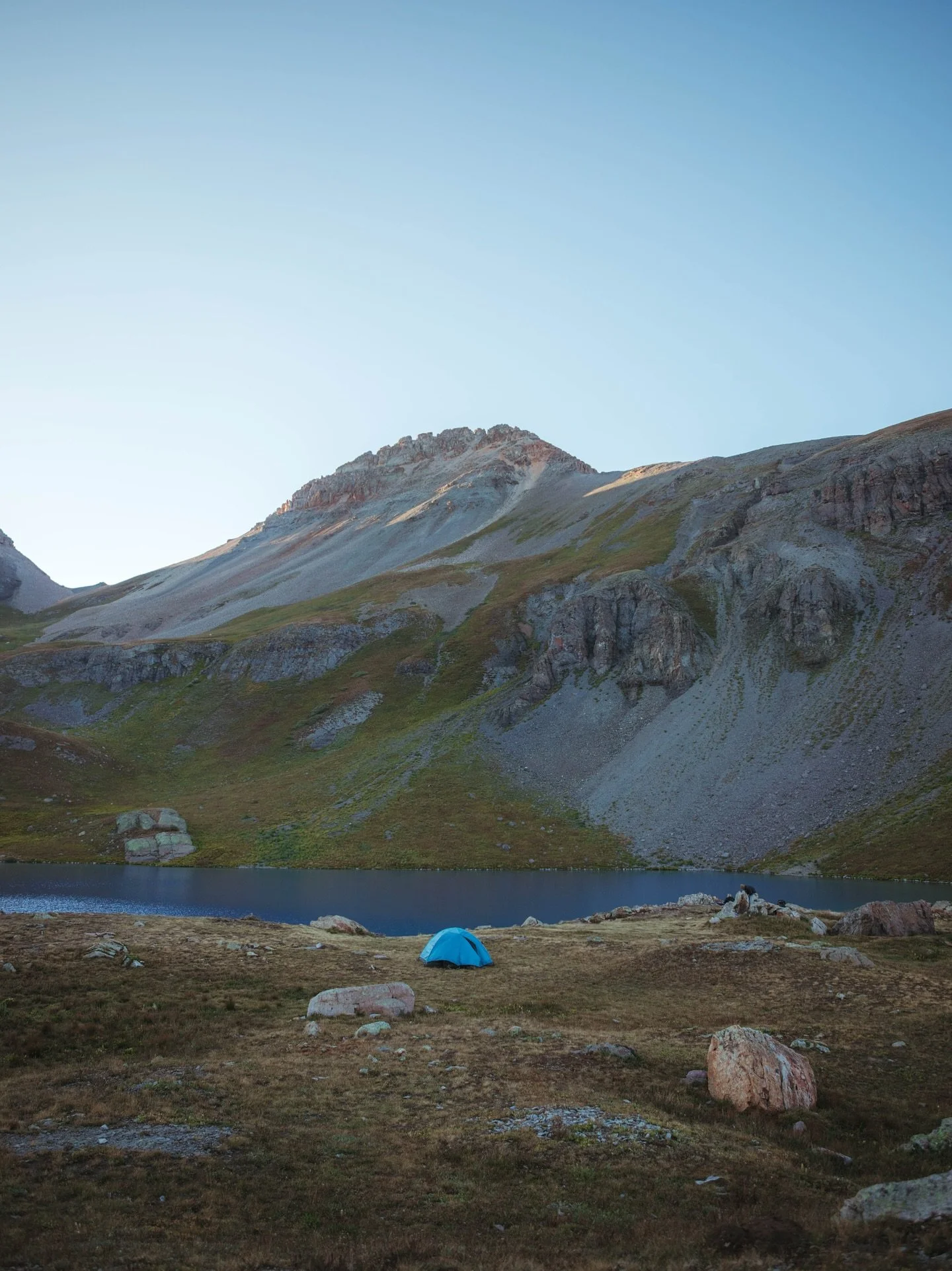 this hike has been on the list for years and definitely lived up to the hype! 💙🏕️