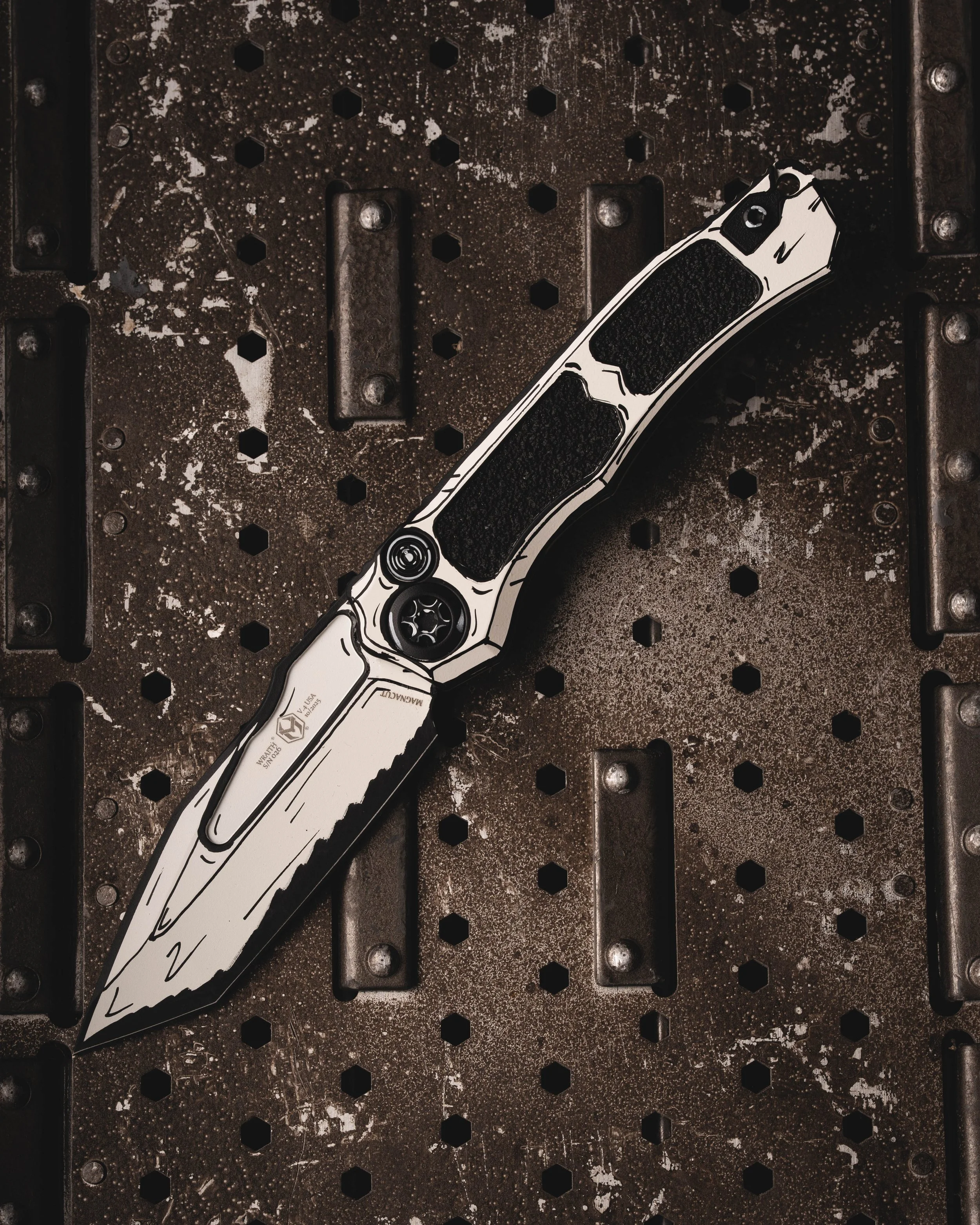 Heretic Wraith White Cel Shade-3.JPG