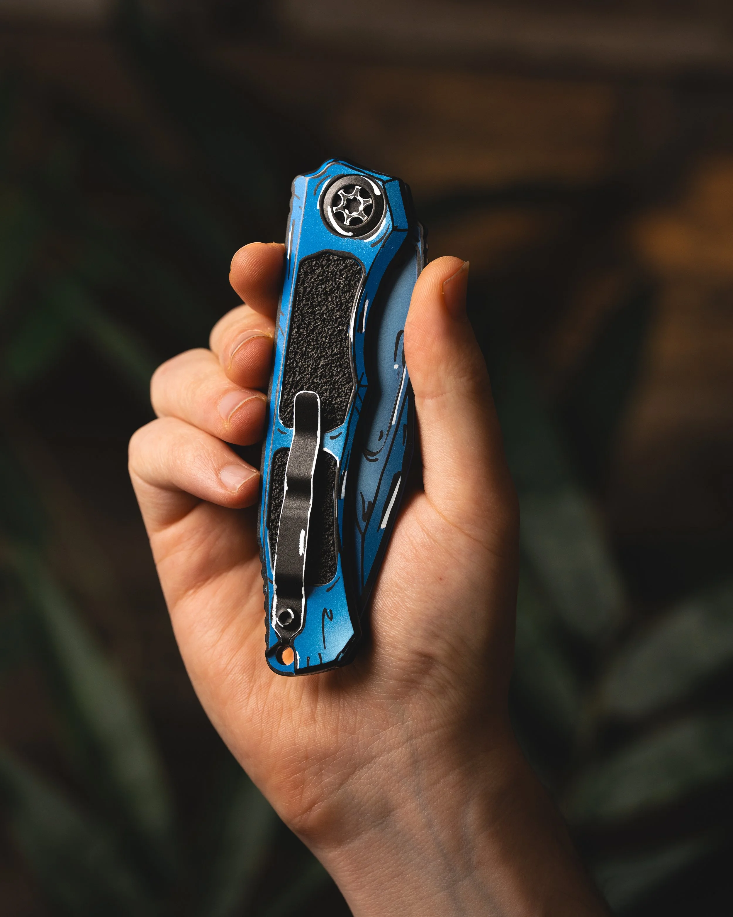 Heretic Tanto Wraith Blue Cel Shade-26.JPG