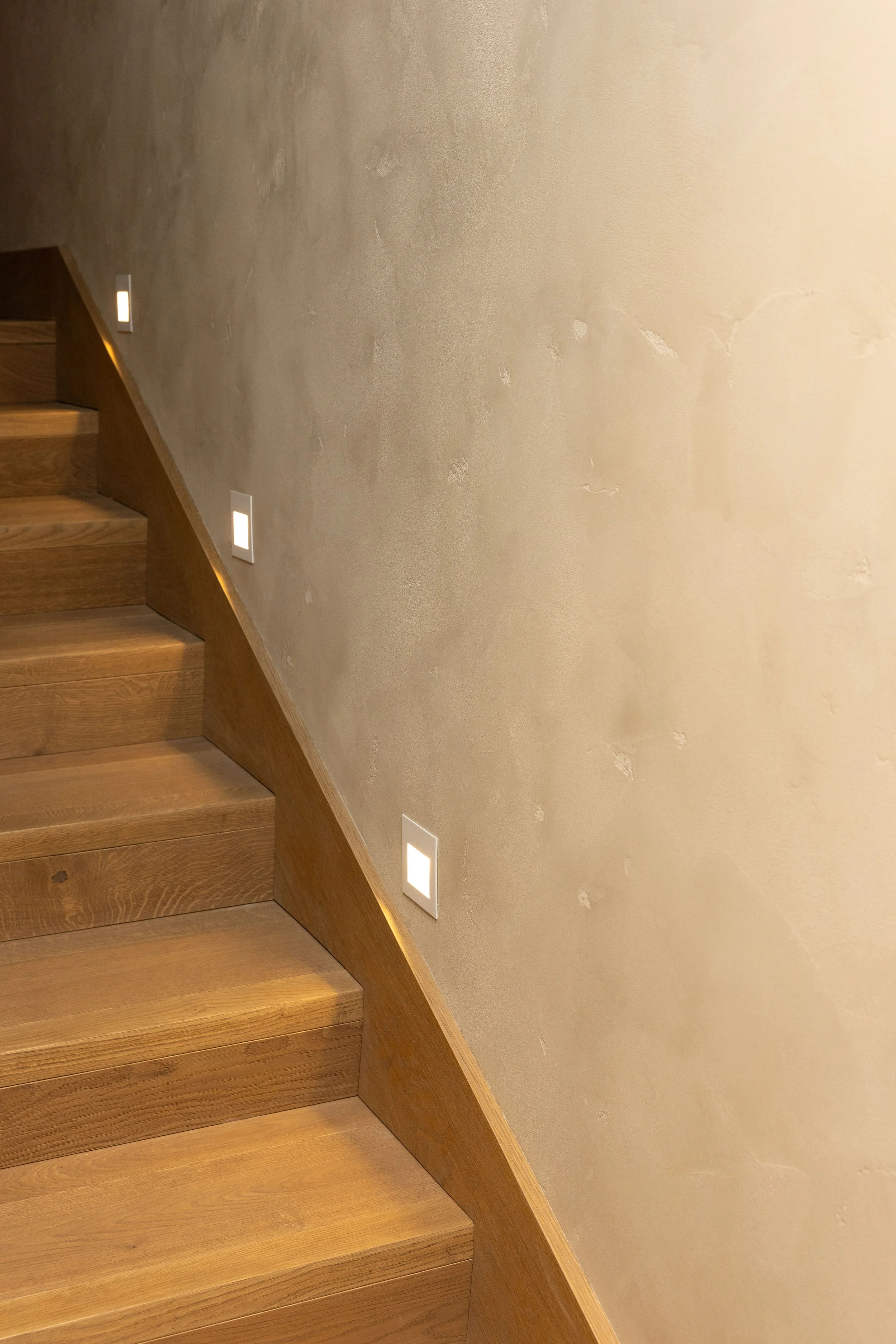 Novacolor Calce Cruda Venetian plaster at Aspen House, Queenstown Stairway 