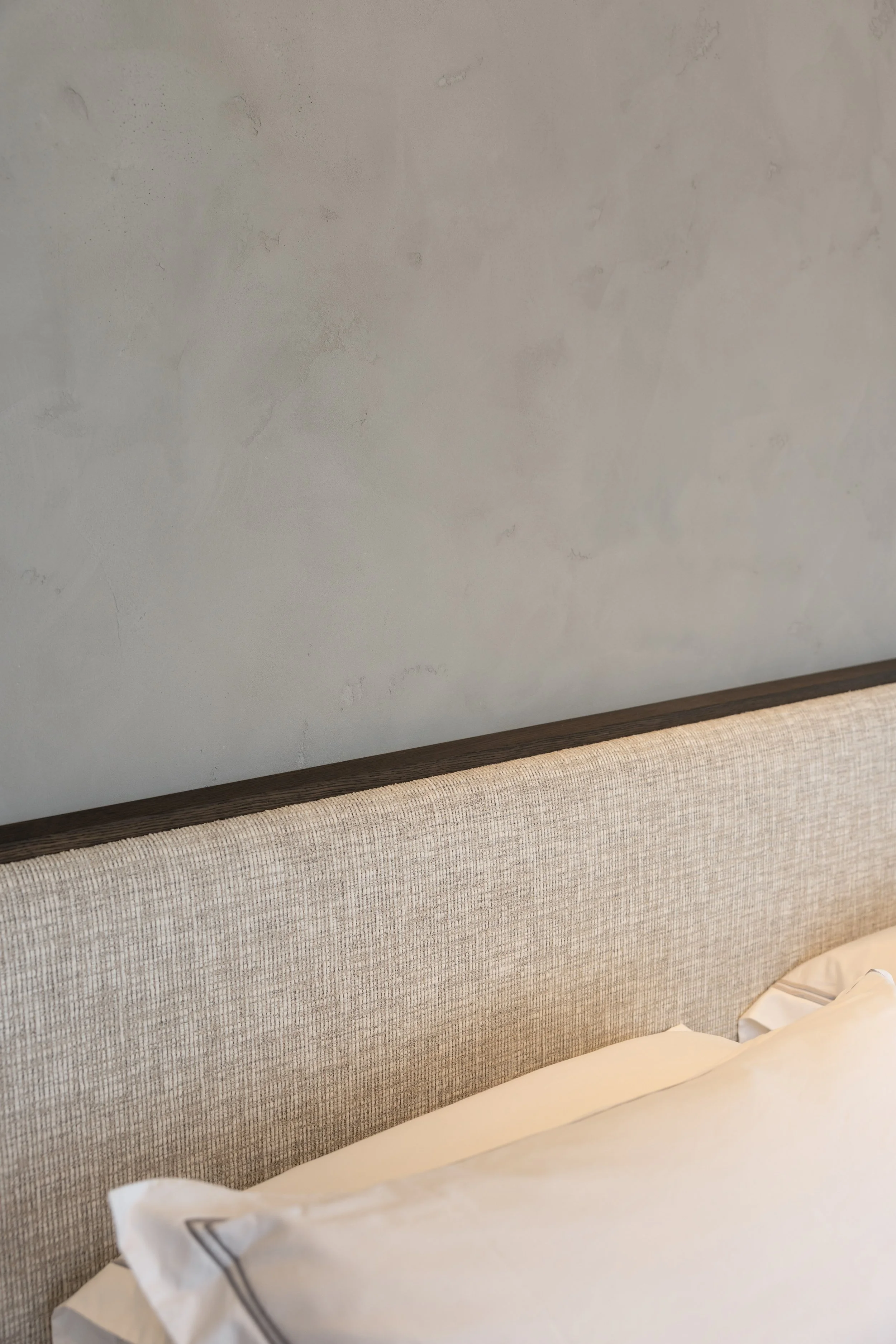 Novacolor Calce Cruda Venetian plaster at Aspen House, Queenstown Bedroom one 