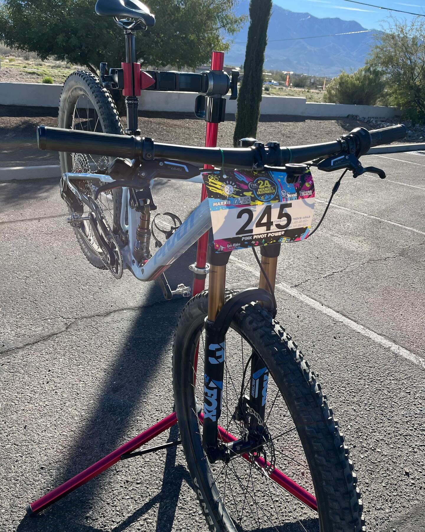 The morning after @epicrides #24hop . Time to prep @timaripruis Pivot Mach 4 SL so she and @the_z_pack can go spin their legs out. The pics are the before I had done any post race cleaning. Yes, Timari&rsquo;s bike is pretty clean and that is THANKS 