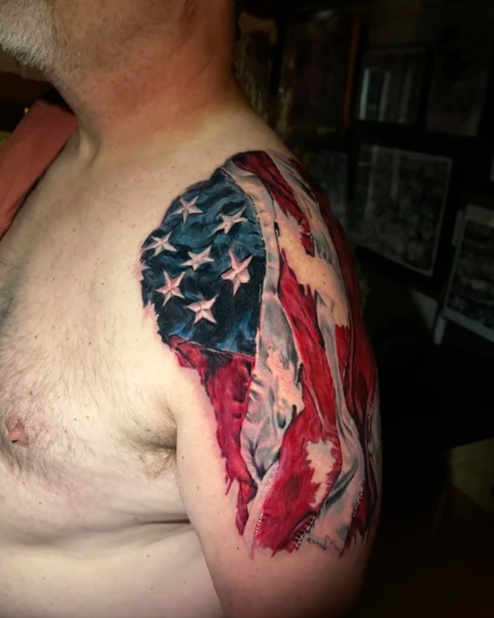 Getting out of comfort zone and trying new things is how we grow!!

@truthandtriumphtattoo @fytsuppliesusa_ @tattooarmour_usa @neumatattoomachines @empireinks 

#americanflag #colortattoo #armtattoo #largetattoo #firsttattoo #tattooartist #tattoocoll