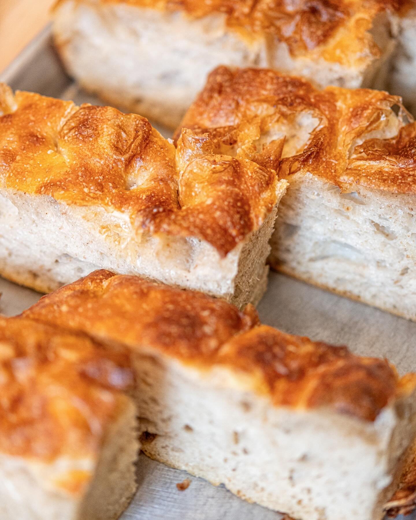 Sunday calls for Salty and fluffy Focaccia 🍞