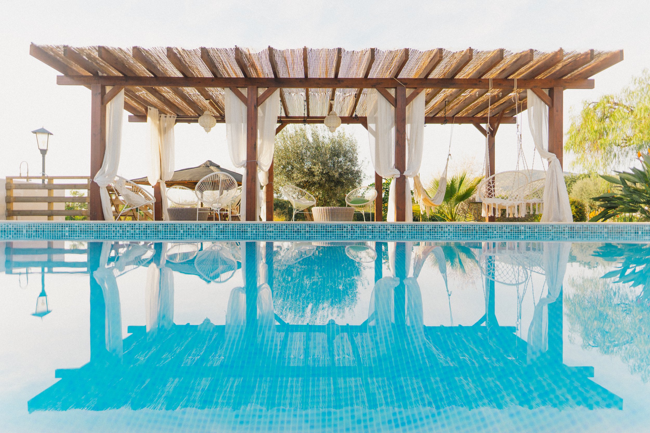 Frames of WanderPergolaPool_!B.jpg