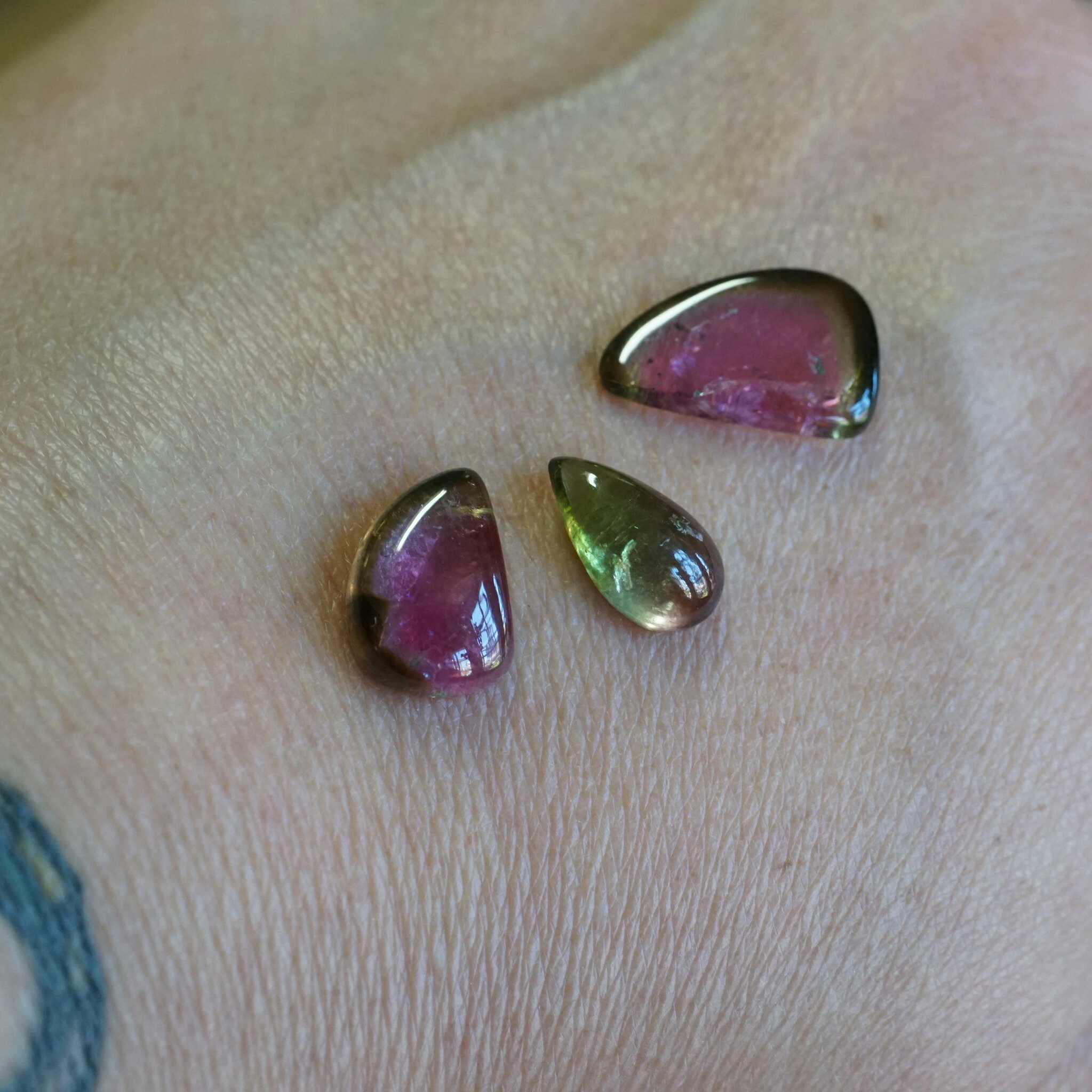 How we look when we see each other. 

For what feels like too long I have been waiting to post these gemstones. I got this set from @tatumgems in early December. 

First I thought I would post when Christmas was canceled in Bethlehem, ICJ case, 150 d