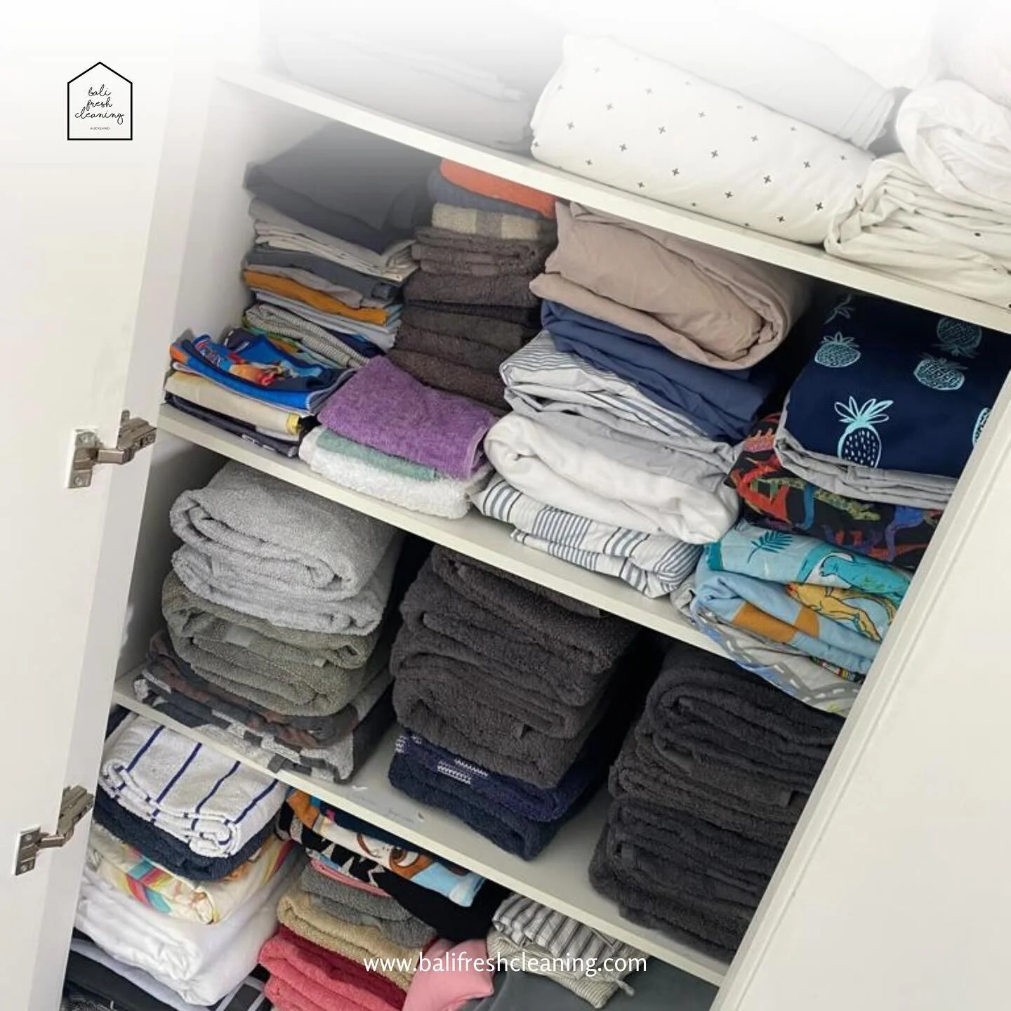 From chaos to closet goals! ✨ Witness the magic of decluttering as we transform a cluttered wardrobe into a organized oasis. Ready for a wardrobe refresh? Let Bali Fresh Cleaning bring order to your space! 🌈👗

#balifreshcleaning #homecleaning #prof