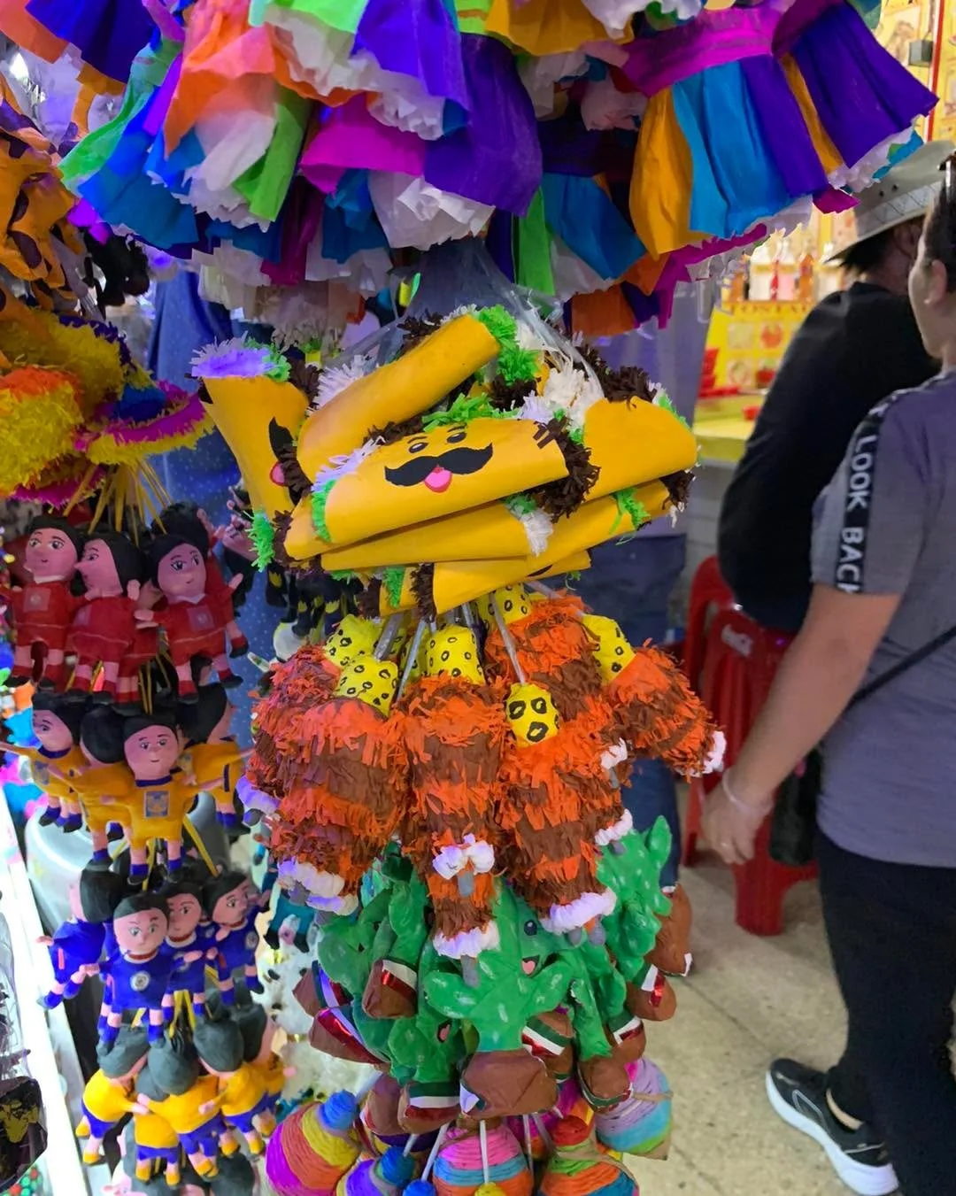Pi&ntilde;atas, pi&ntilde;atitas, de taquitos, de trompitos, de nopal, pa la fiesta, como adorno, da igual.
.
.
.
.
.
.
.
.
.
.
.
#sanmigueldeallende #escuelaidiomas #ingl&eacute;senl&iacute;nea #englishtutors #spanishonlineteachers #spanishonlineles