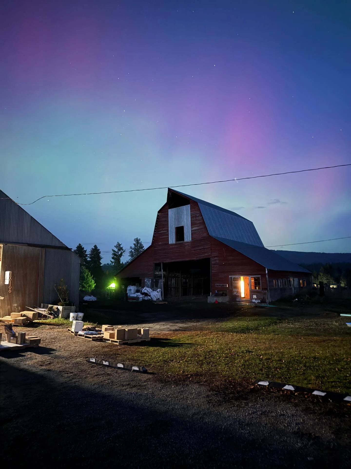 ✨The northern lights danced across the sky last night, a reminder that nature never stops finding new ways to leave us speechless. 🌌
There&rsquo;s something grounding about moments like these&hellip; the quiet, the color, the wonder that reminds us 