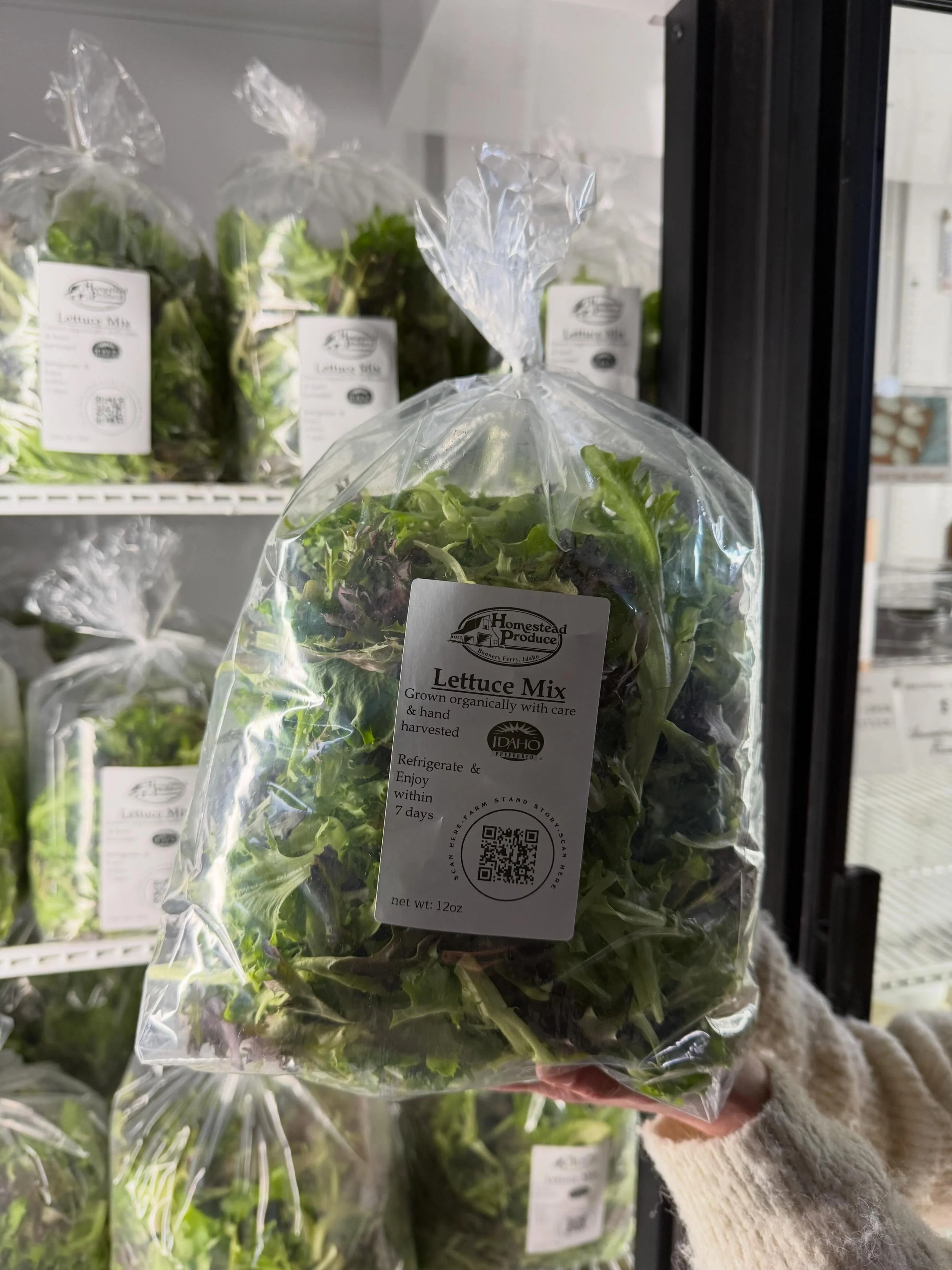 It&rsquo;s only Monday morning and you&rsquo;re already wondering what&rsquo;s for dinner? 🍽️
At least the sides are always easy around here. 🥗

Our washed &amp; ready-to-serve lettuce mix is stocked up in the farm stand &mdash; and the large bags 