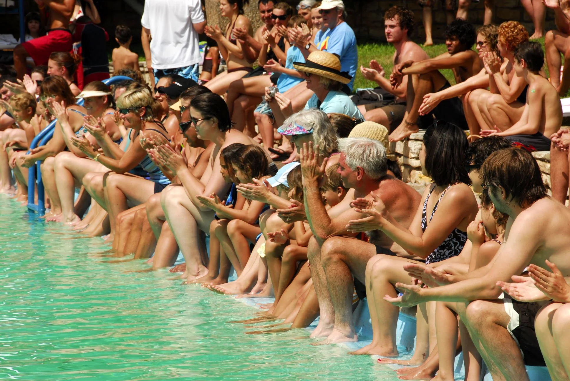 pool-crowd_527898419_o.jpg