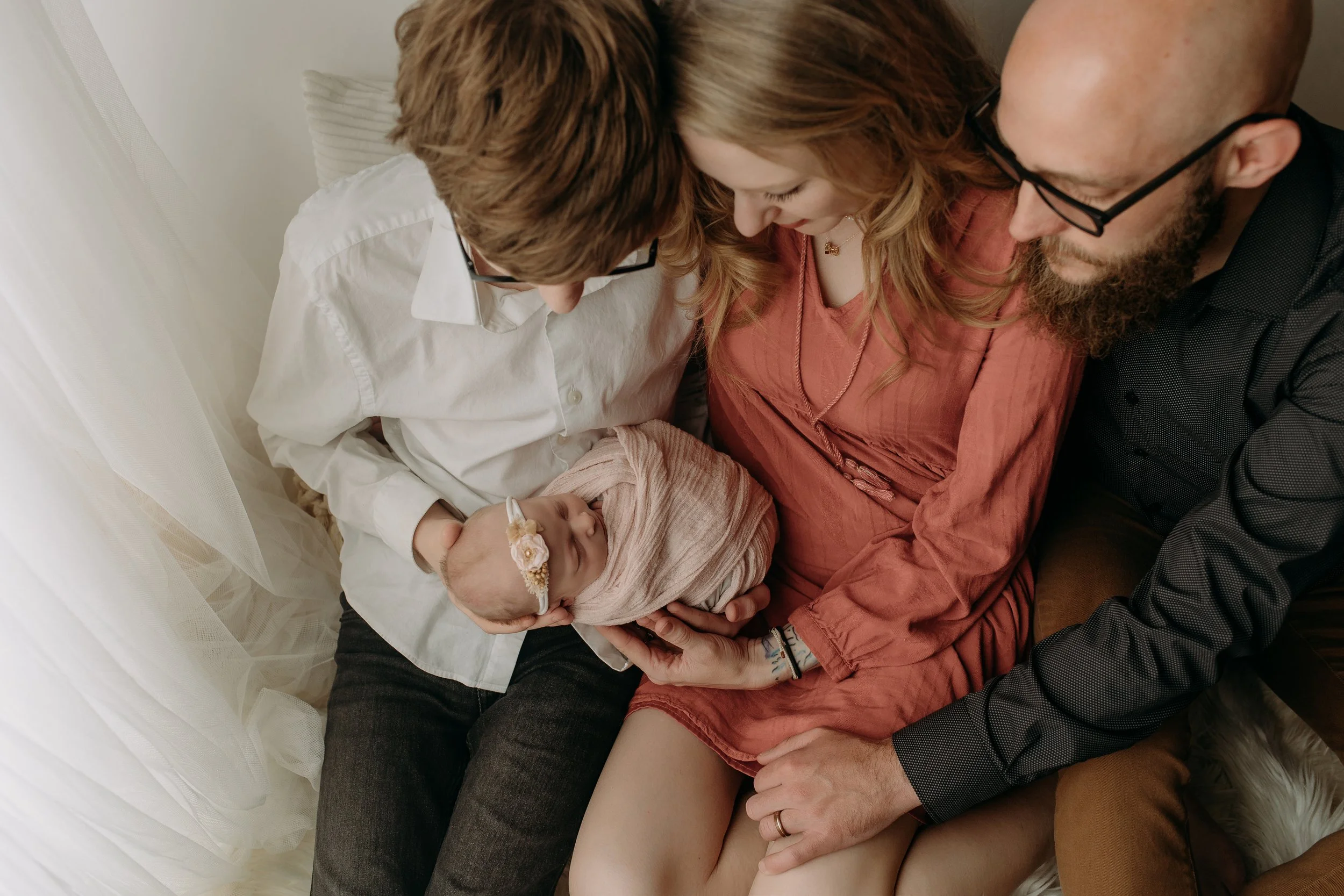 newborn-baby-with-older-brother-and-mom-family-portrait.jpg