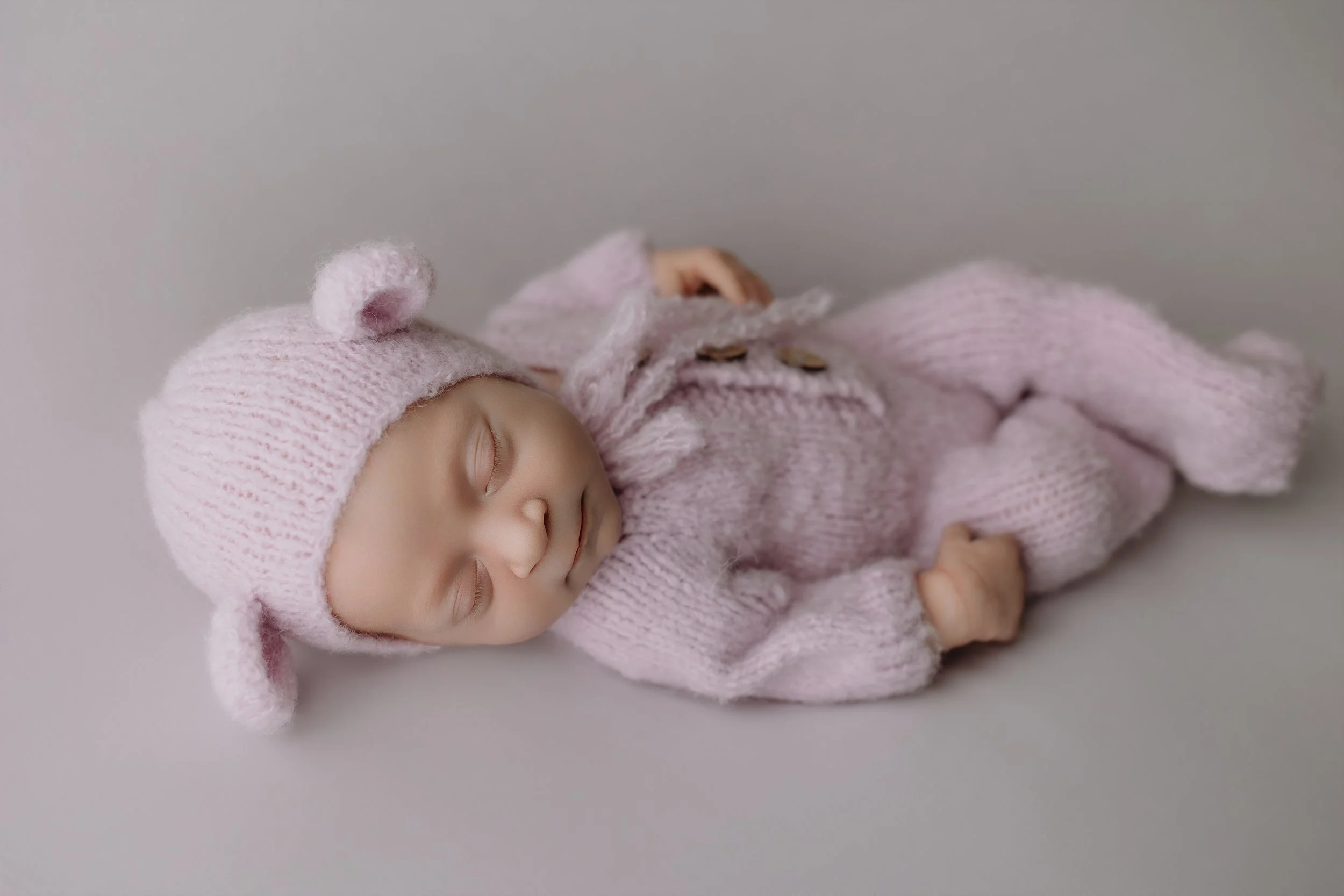 newborn-baby-girl-floral-headband-photo-shoot.jpg