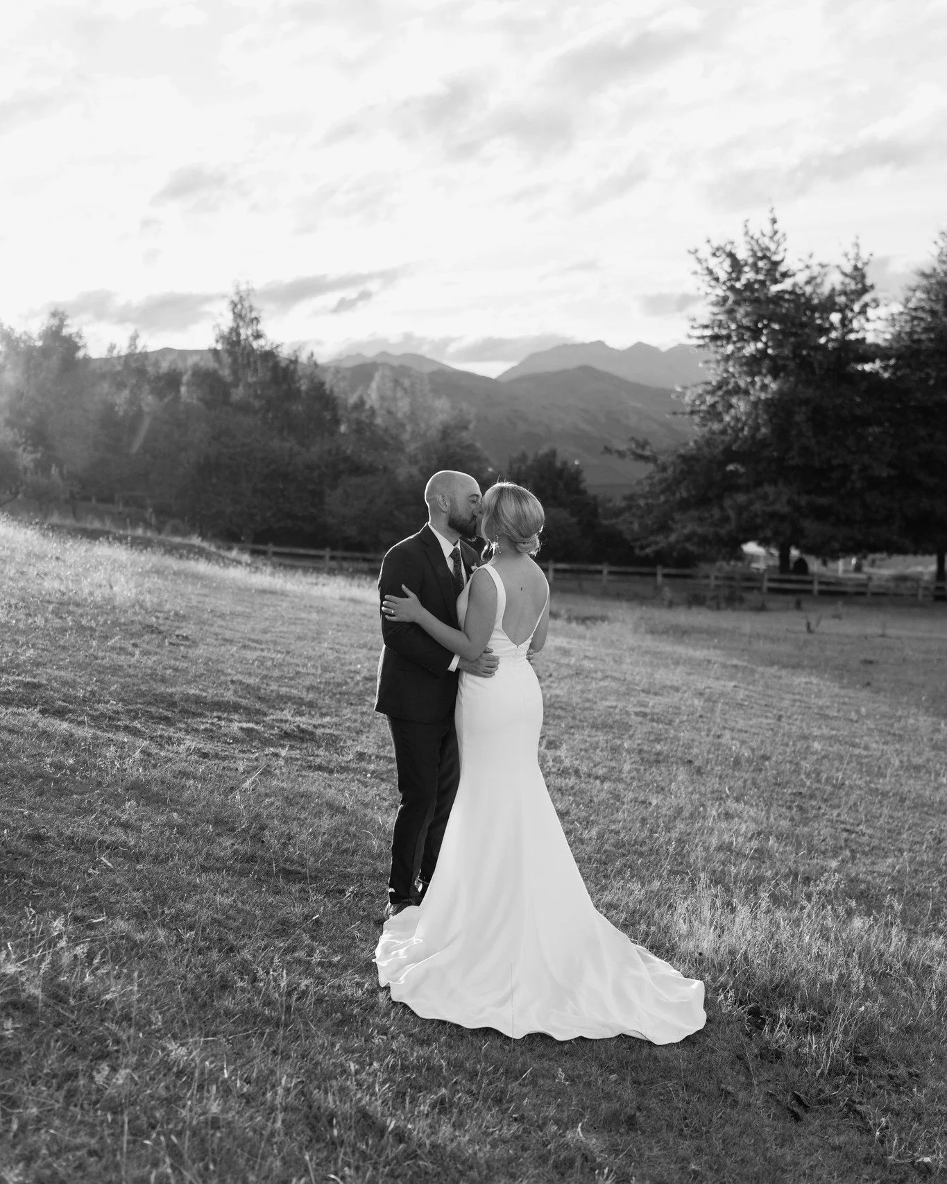A stunning sunset session with Gary & Helen at @thelookoutlodge 
.
.
.
#nzwedding #newzealandelopementpackages #queenstownelopementphotographer #queenstownelopements #queenstownwedding #queenstownweddingphotographer #queenstownweddingphotography