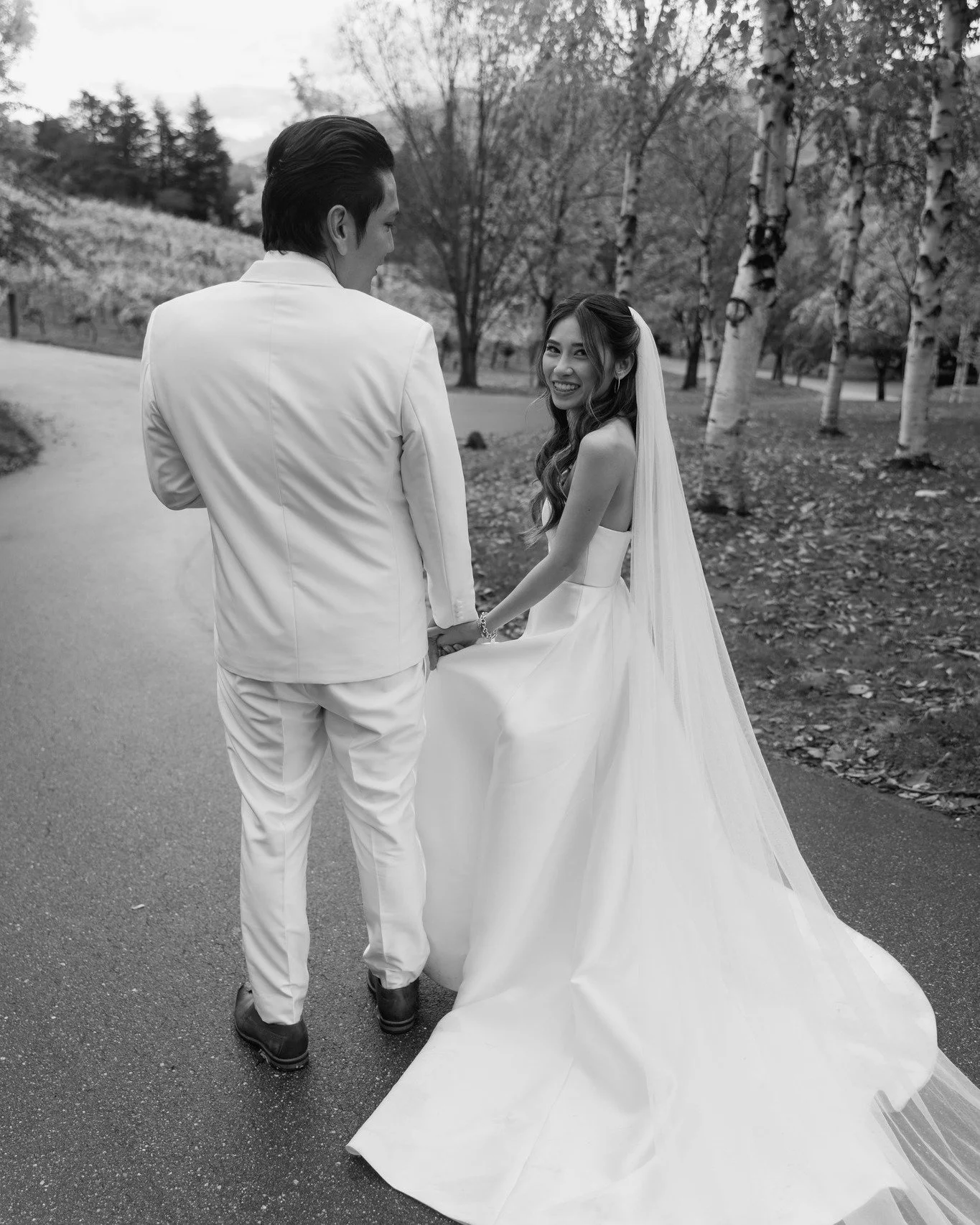 A dream of a day in a breathtaking the iconic Queenstown garden venue at Stoneridge Estate ✨
.
.
.
.
#elopementphotographer #queenstownelopement #queenstownweddingphotographer #queenstownweddingphotography #queenstownnz #queenstownwedding #nzweddingp