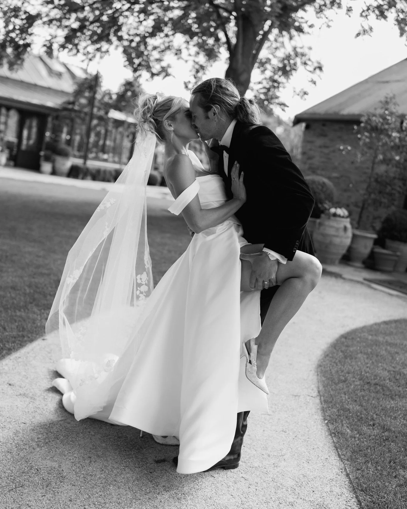 Nothing makes our hearts race faster quite like moments like this 🕊
.
.
.
#nzweddingphotographer #nzwedding #nzweddings #newzealandelopementpackages #newzealandelopement #nzelopementphotographer #queenstownelopement #queenstownelopementphotographer 