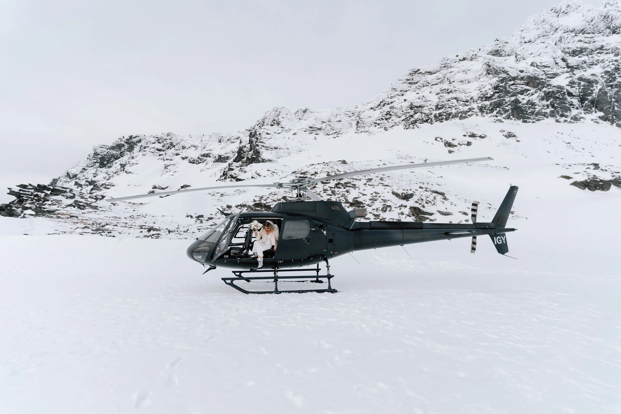 The-Remarkables-Helicopter-Elopement-Queenstown-Olivia+Christy10.jpg