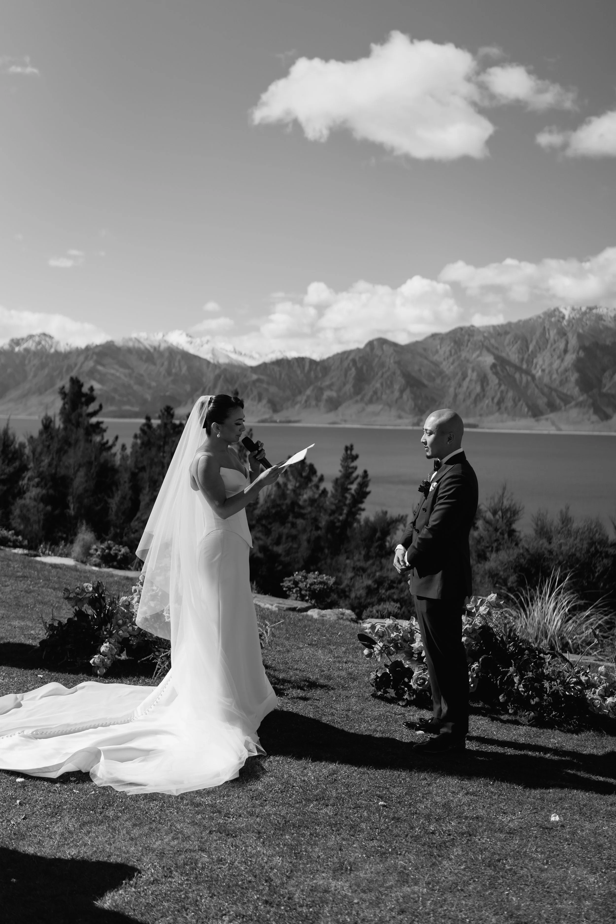 LAKE-HAWEA-VIEW-WEDDING-WANAKA-PHOTOGRAPHER-LEO-ASIA100.jpg