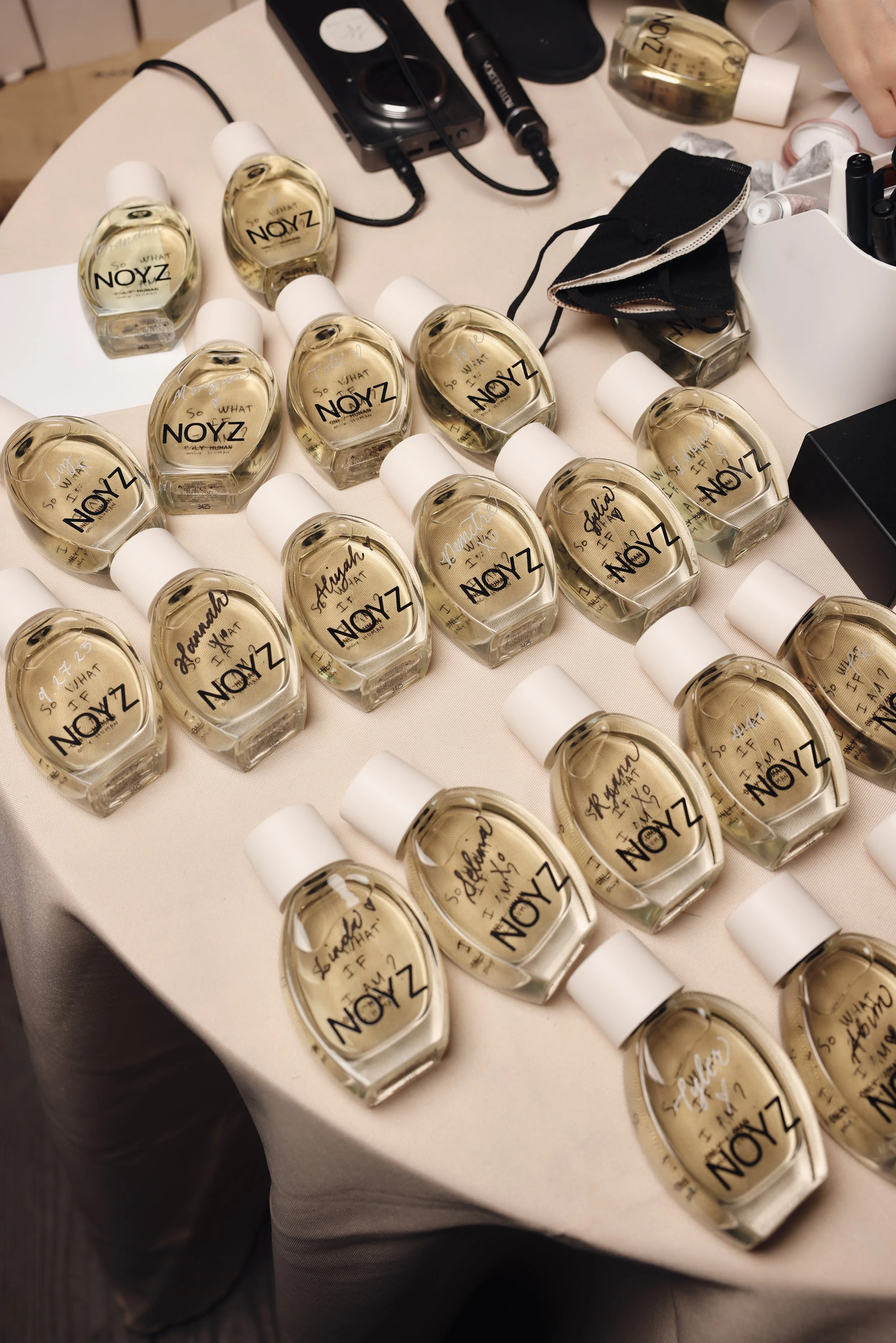 personalized-engraved-bottles-gifts-for-guests.jpeg
