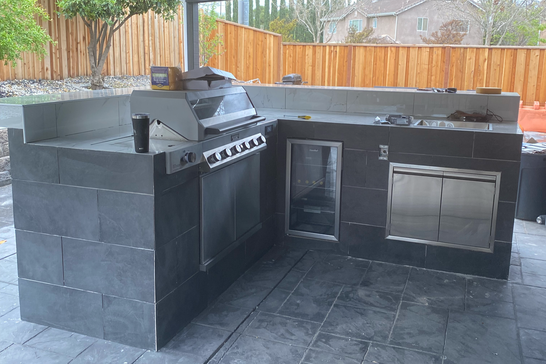 Contemporary Outdoor Kitchen Outdoor Kitchen Remodel by Alpha Design and Build, Inc. — Project 2 project photo 2