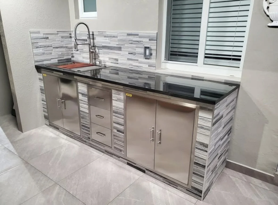 Contemporary Outdoor Kitchen Outdoor Kitchen Remodel by Alpha Design and Build, Inc. — Project 1 project photo 2
