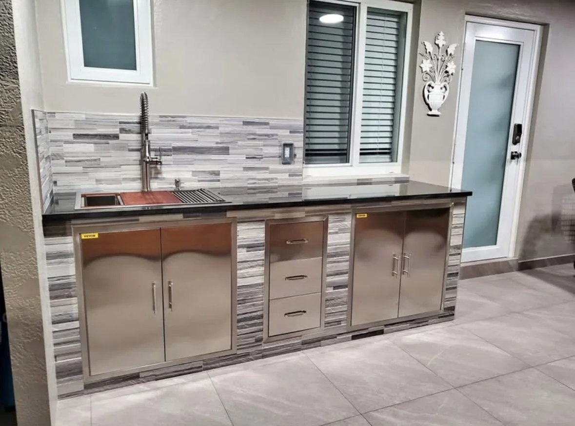 Kitchen by Alpha Design and Build, Inc.