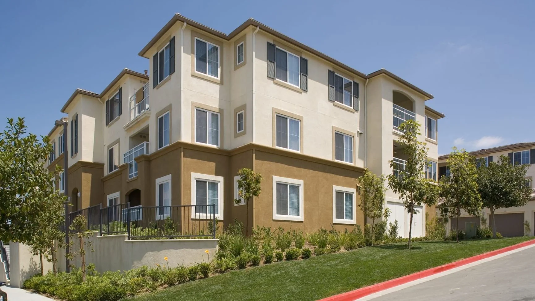 Bella Vista at Warner Center v2.JPG