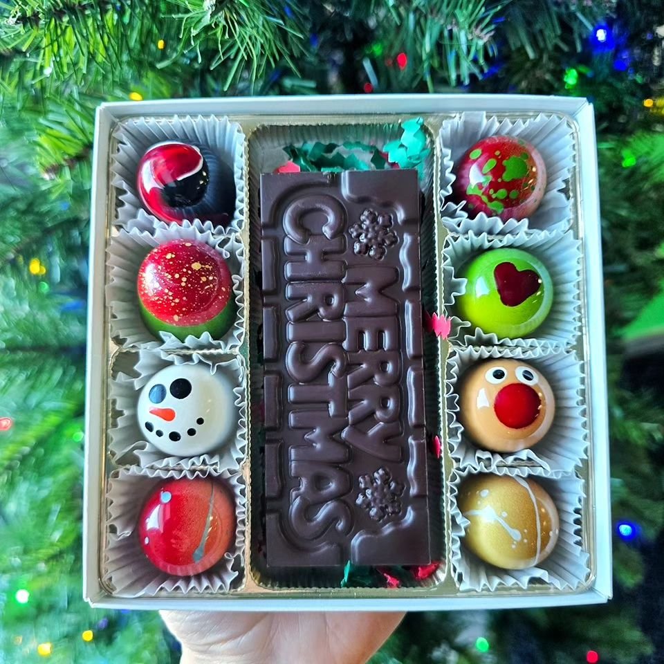 Open until 7pm! Come give our Christmas Collection a try! 🎄💚🍫
