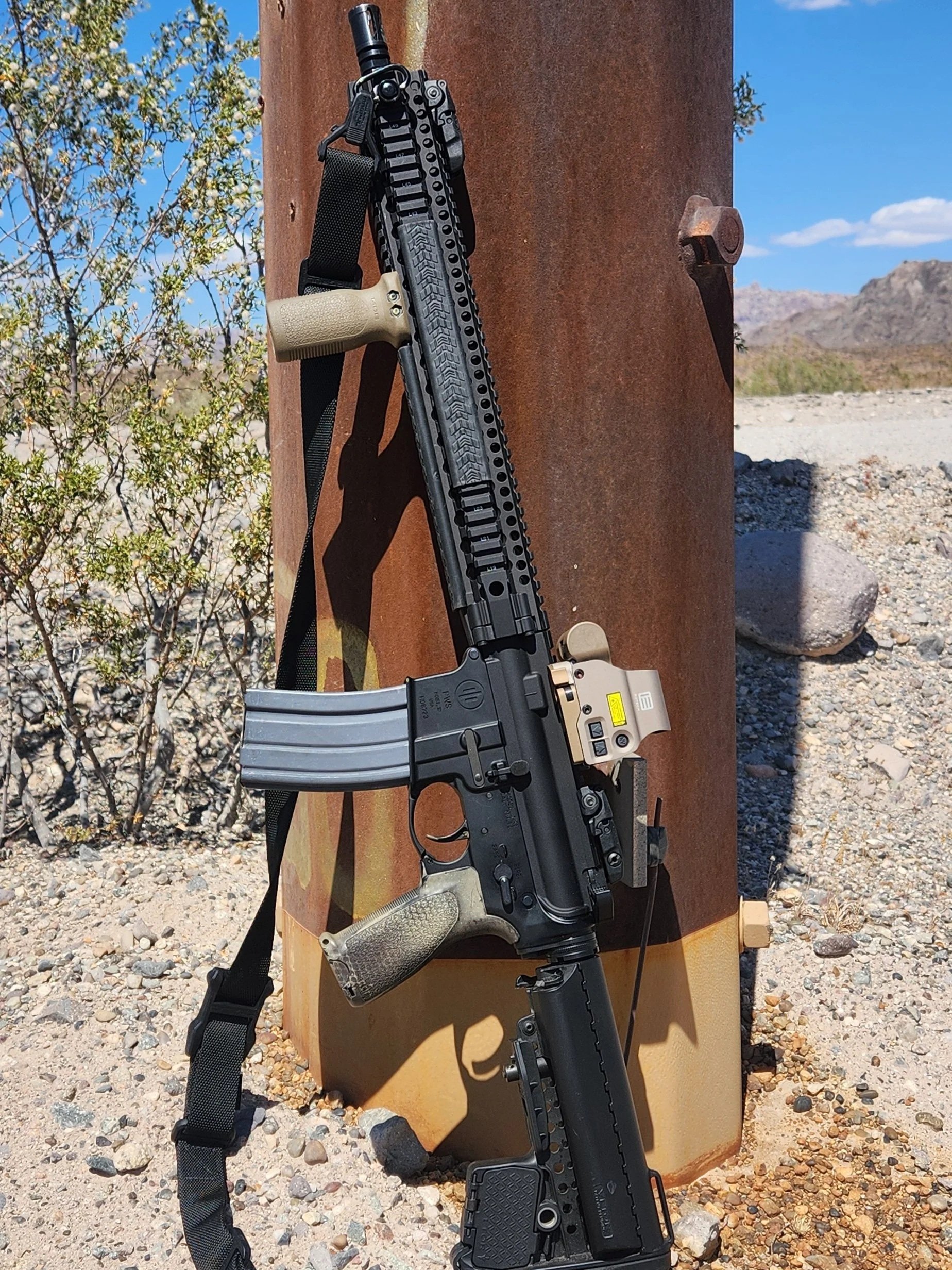 EOTECH EXPS3 holographic sight mounted to an AR-15