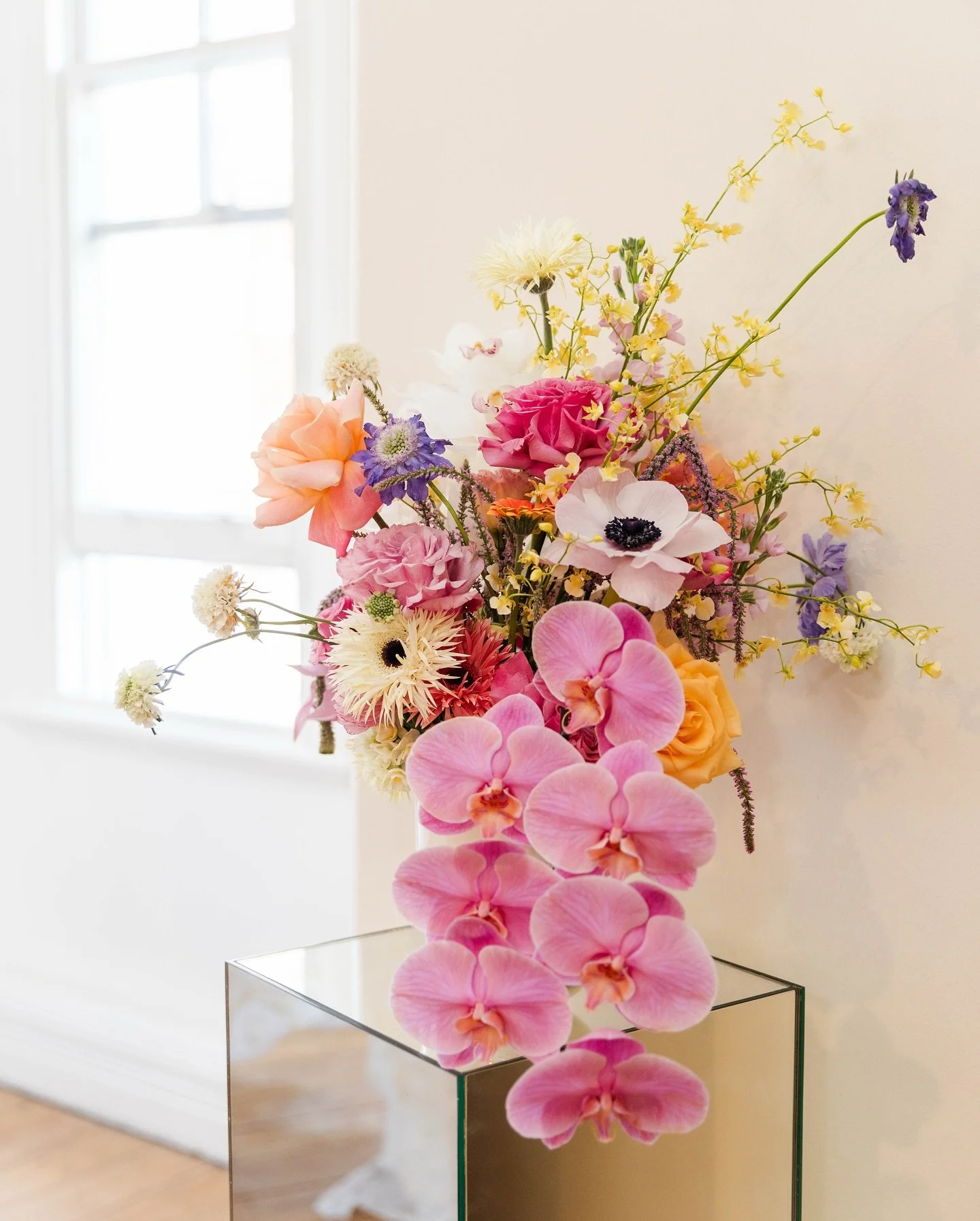 Modern, playful, and colourful for @runawaythelabel Bridesmaids Suite 🌸🌼

@mvmnt_agency 

#sydneyflorist #florist #sydneyflowers