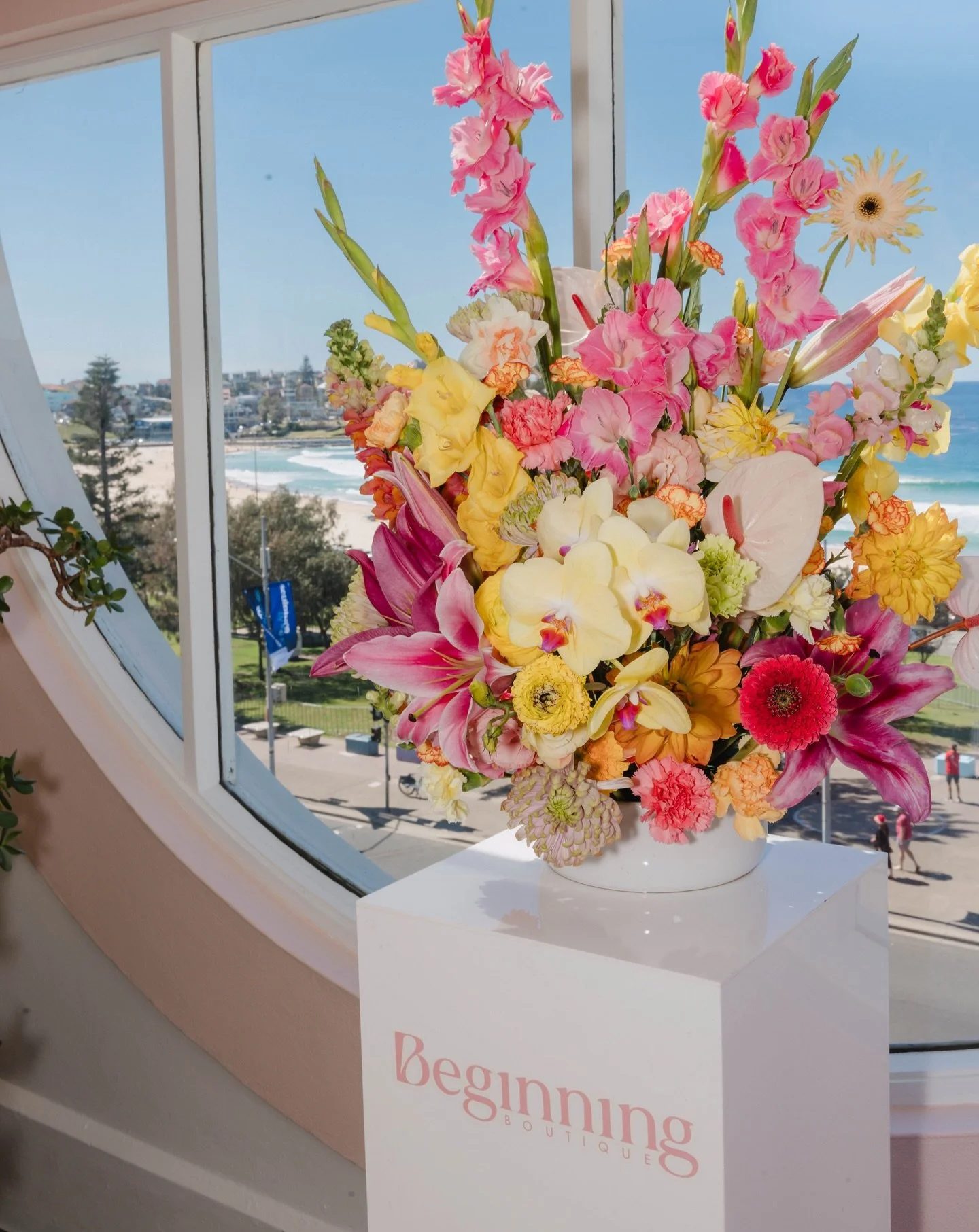 Bright Summer florals for @beginningboutique to celebrate their new launch at @hotelravesis 🌸💗 

@mvmnt_agency

#weddingflorist #brandactivation #pragency #sydneyflorists #floraldesigns #weddingfloristsydney #sydneywedding #sydneyweddingvenue #wedd