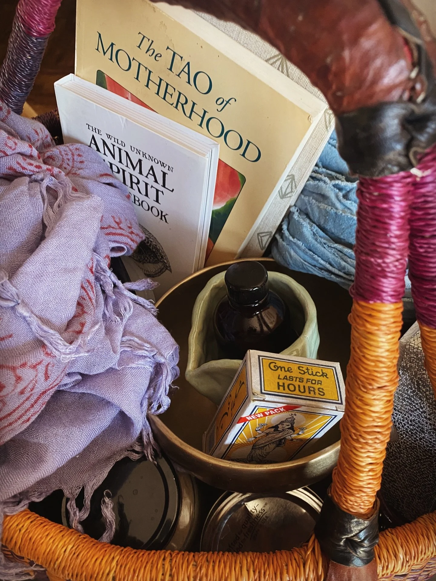 the stars are potent, a birth portal is beginning to open, and this medicine basket of mine is beginning to fill with offerings of healing for a once again, new mother 🤲🏽🌀 #thesacredwindow
.
.
.
.
#birthkeeper #thefirst42days #thefirstfortydays #p