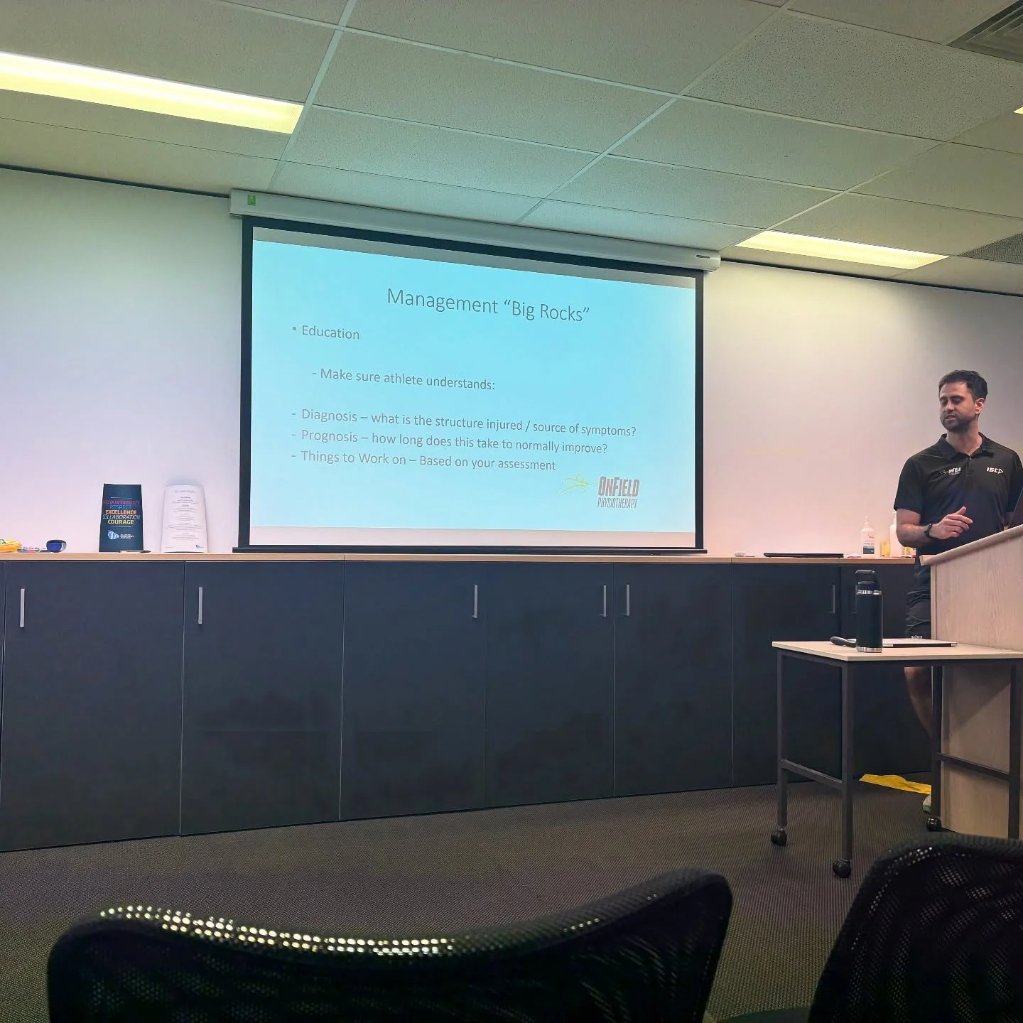 It was a great honour presenting on the adolescent hip and groin for the Australian Physiotherapy Association last week. 

Thanks to @tommyjval and the team @wasportsexercisephysio for the invite to present, and to all those who attended on the eveni