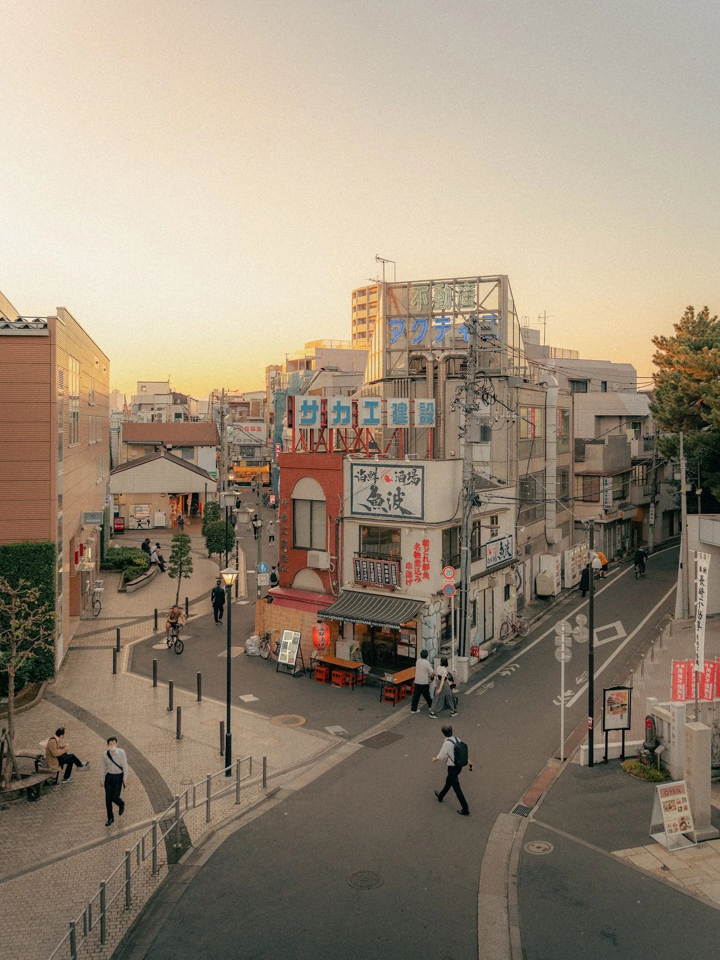Been thinking about Japan a bit recently, so here&rsquo;s a very random series of my time spent in Tokyo. 🇯🇵👹🍜

There&rsquo;s so much to love in Japan, with plenty to do. 

The location in my first photo is - still to this day - one of my favouri