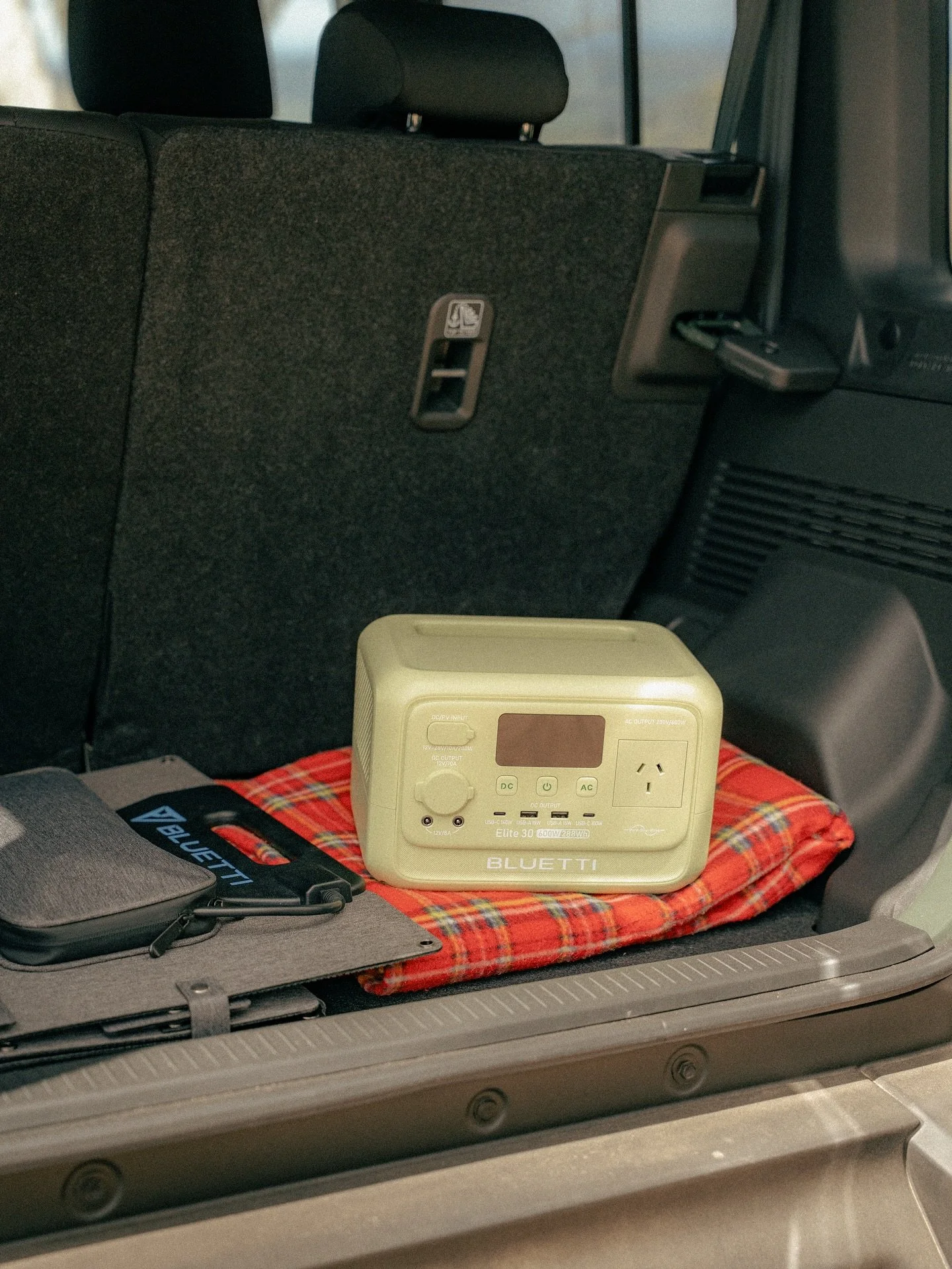 Absolutely loved getting out with BLUETTI&rsquo;s new Elite 30 V2 on my most recent adventure, accompanied by the unreal PV120D Solar Panel. 🤙

Super mobile, compact and ready for travel, which I love. 

There really is something exciting about draw