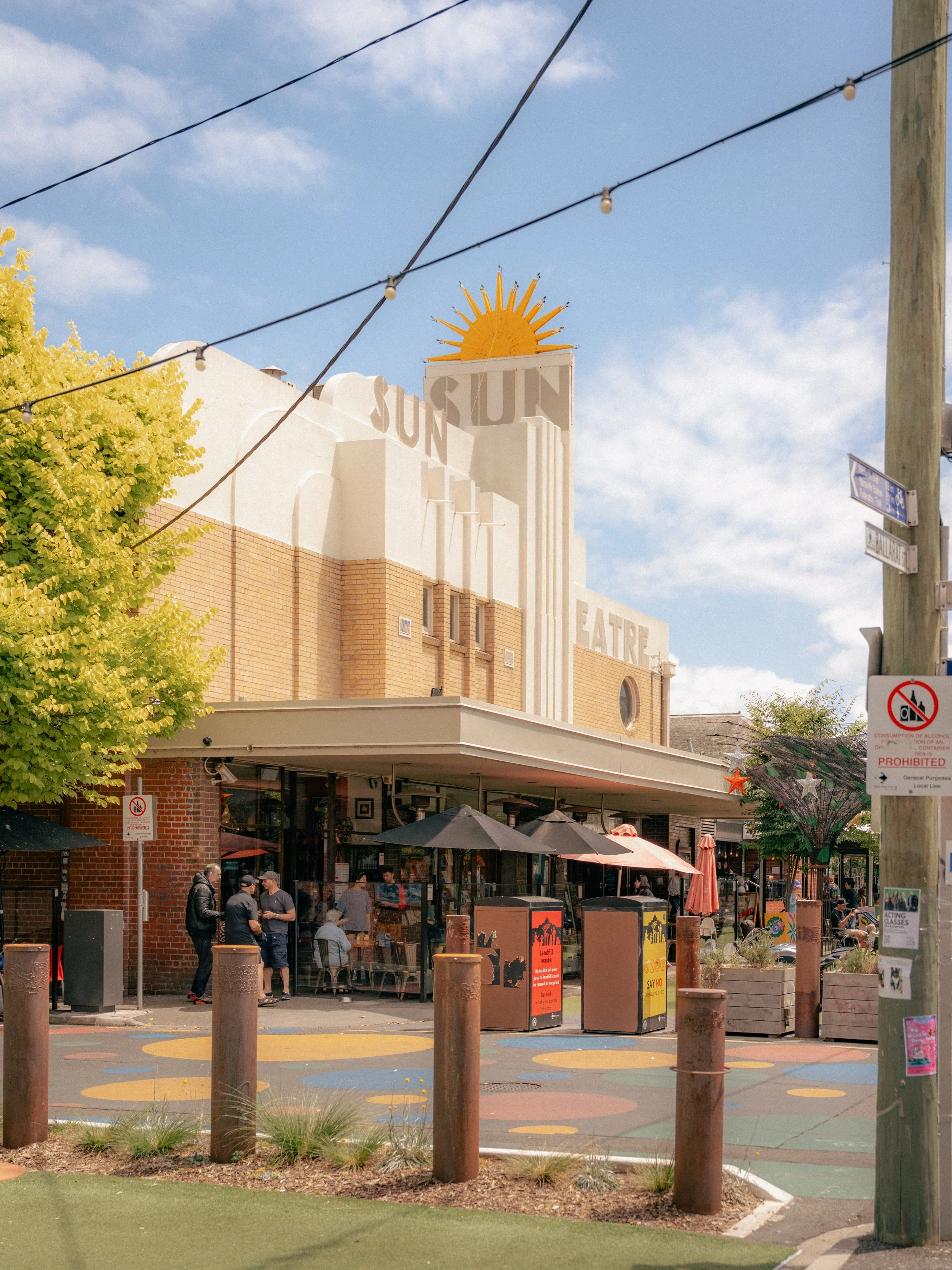 The cute charm of Yarraville and the iconic Sun Theatre. 🌞🍿🎥

The Sun Theatre is an 8-screen independent movie theatre, erected in 1938!

Shot on the Sony A7iv using the Sigma 24-70mm f/2.8. 

#yarraville #suntheatre