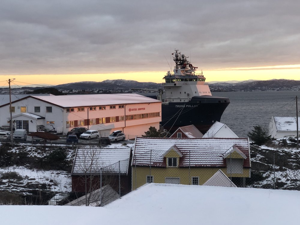  Troms Pollux på kaien til Sotra Gruppen (SOCON) klar for motoroverhaling av AMS og skrogarbeid som blir utført av SOCON.  