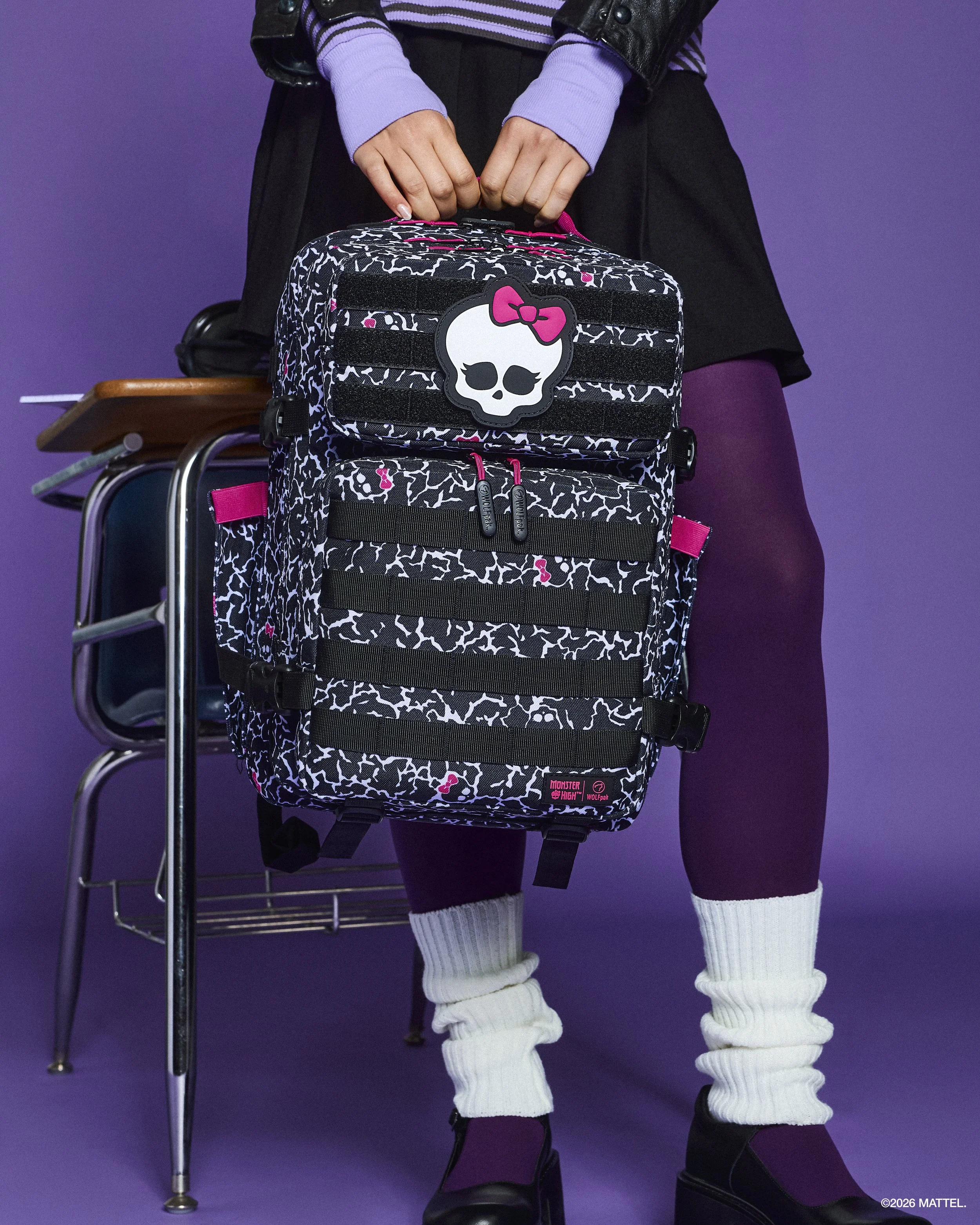 26_08_28_MONSTER_HIGH_35L_64_4x5.jpg