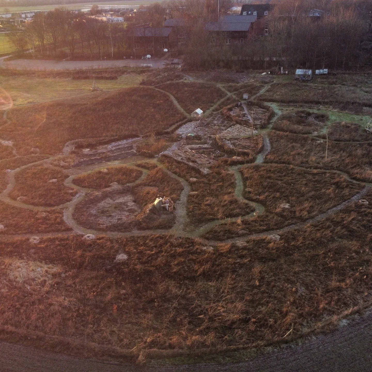 A beautiful January morning above the perma garden @vildmarkenpermakultur 🌞🌿🍂🧡