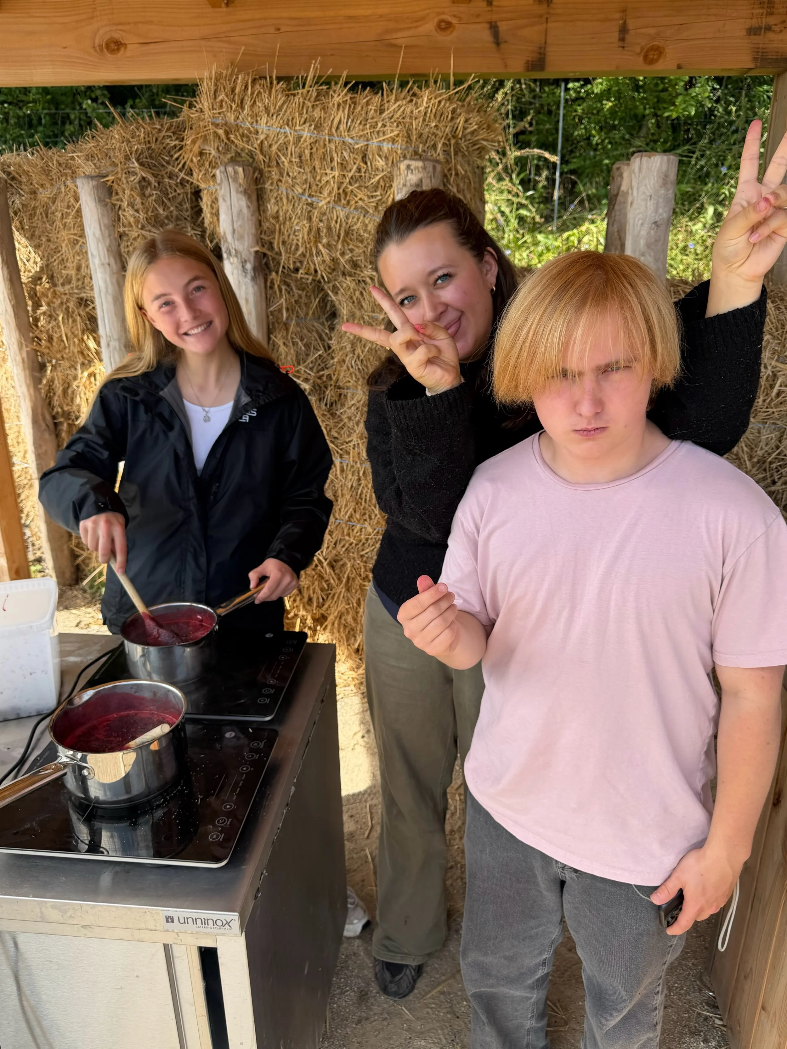Today&rsquo;s Sank og &AElig;d class turned into&hellip; blackberry jam! 🫐

We had so much fun picking blackberries around the school - although it took some careful work to get enough berries without getting caught by the prickly bushes!

Now we ha